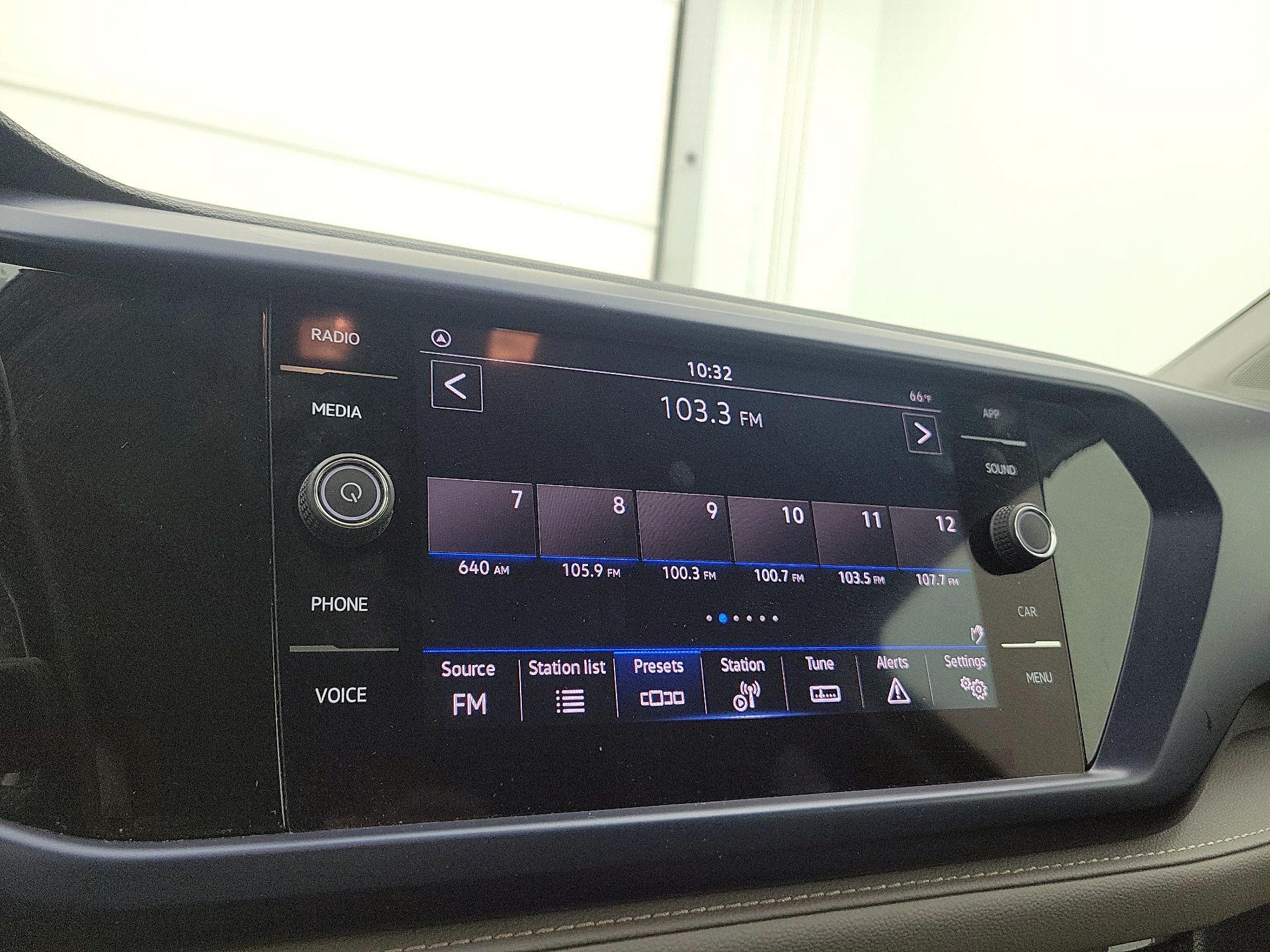 Thumbnail: 2024 Volkswagen Taos - 15