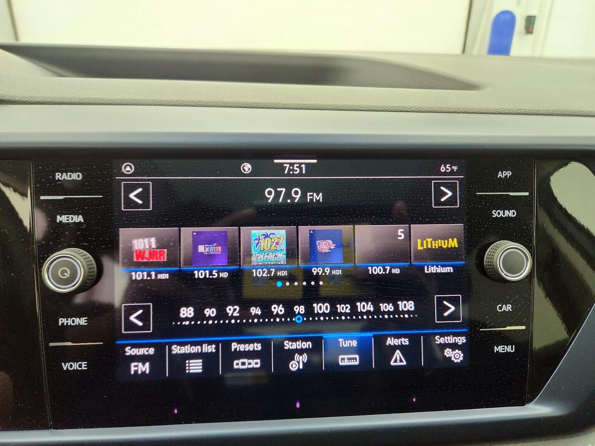 Thumbnail: 2024 Volkswagen Taos - 15