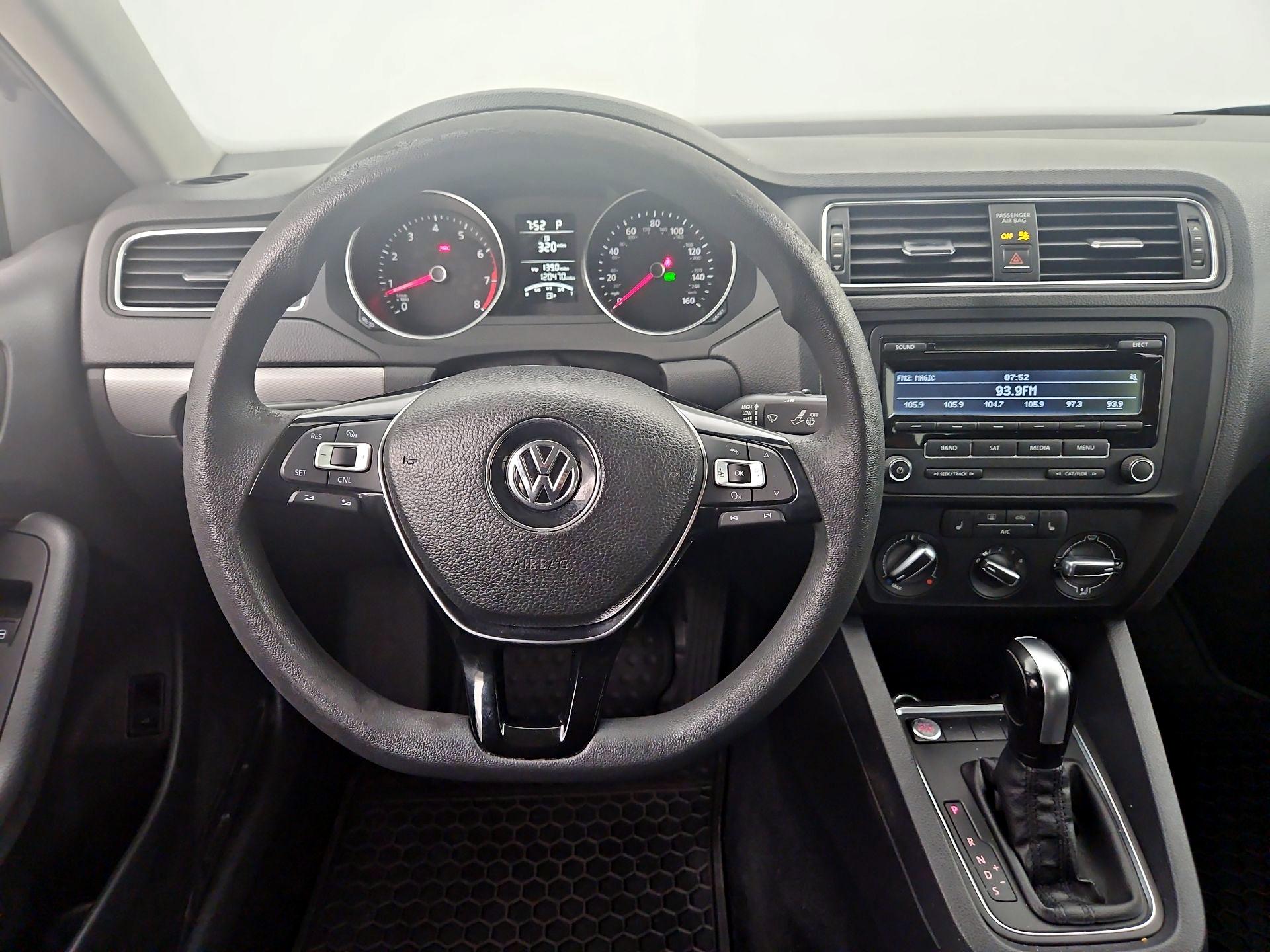 Thumbnail: 2015 Volkswagen Jetta - 10