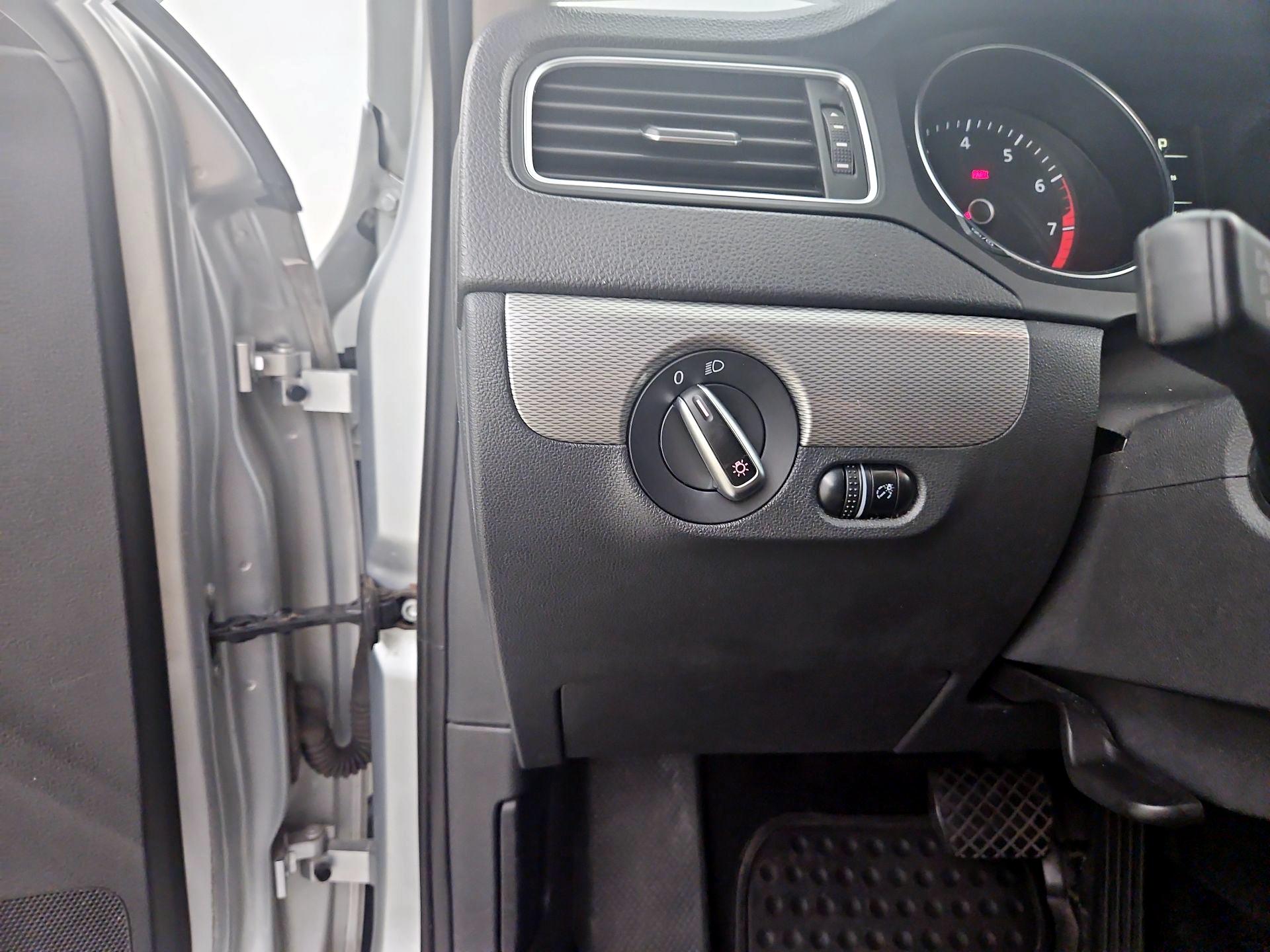 Thumbnail: 2015 Volkswagen Jetta - 13