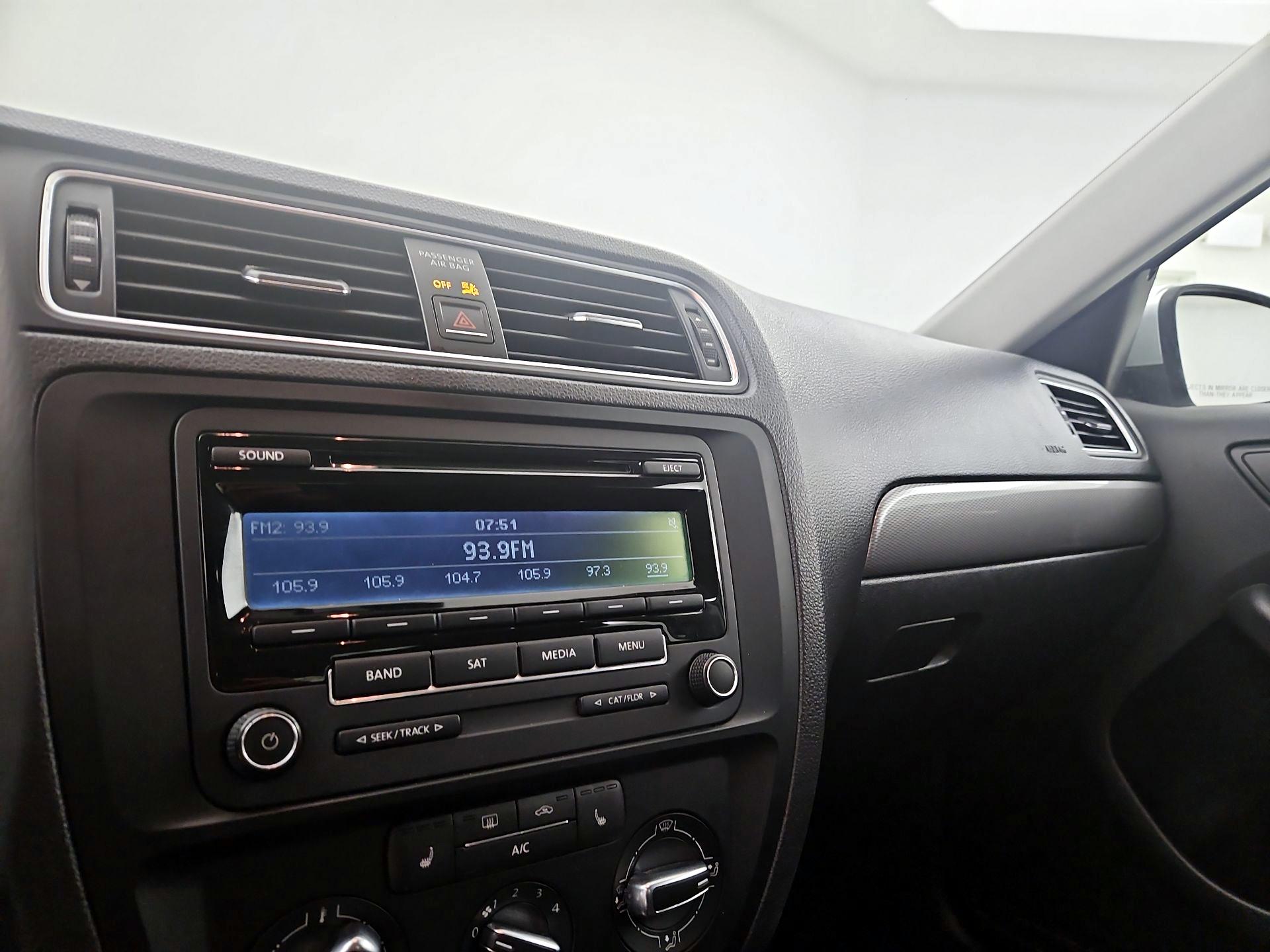 Thumbnail: 2015 Volkswagen Jetta - 14