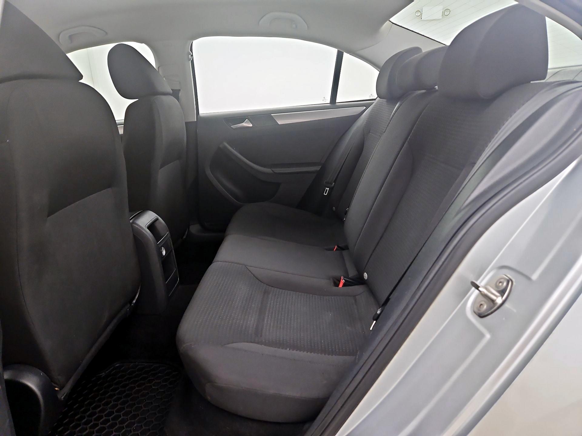 Thumbnail: 2015 Volkswagen Jetta - 18