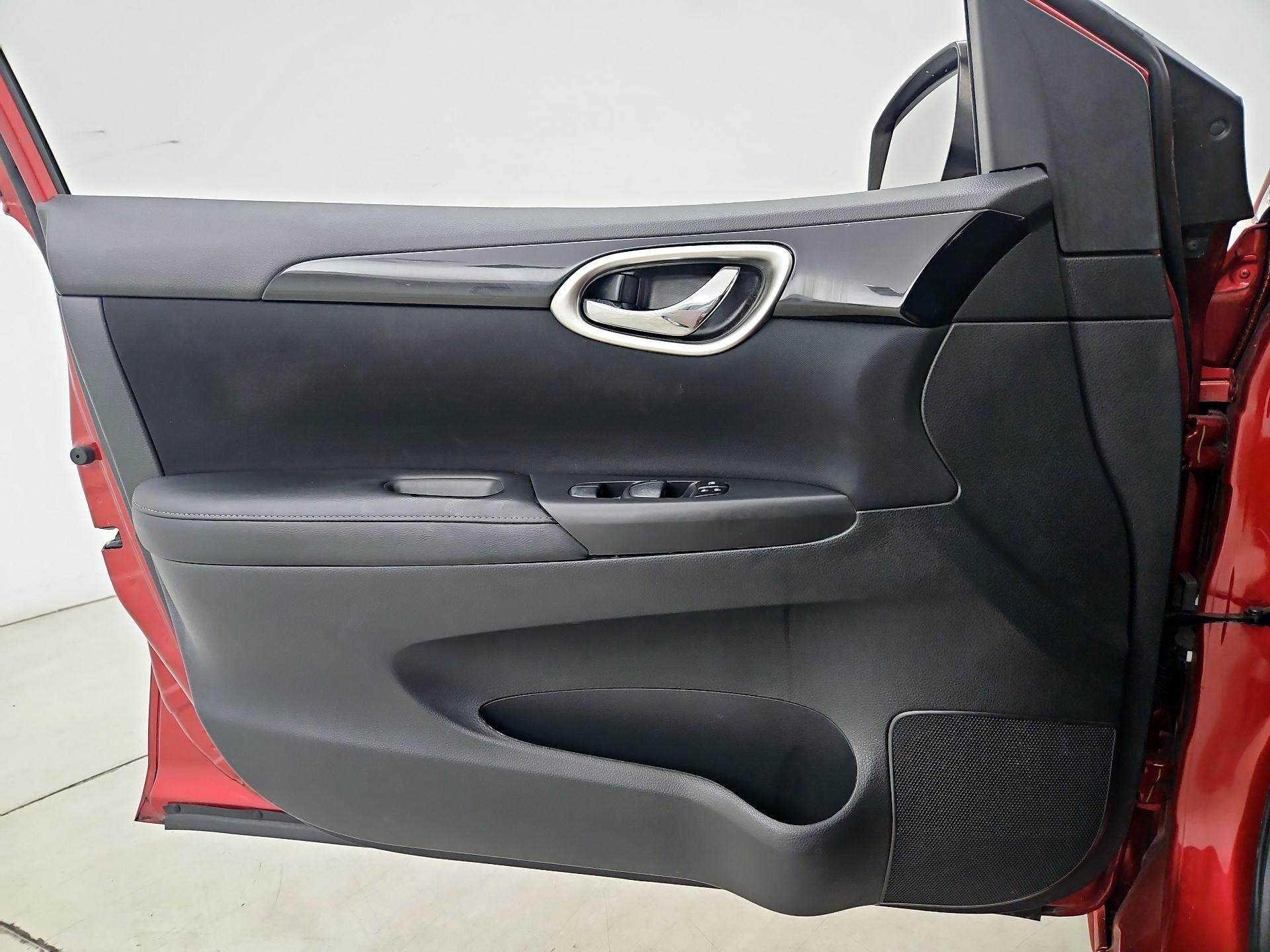 Thumbnail: 2017 Nissan Sentra - 12