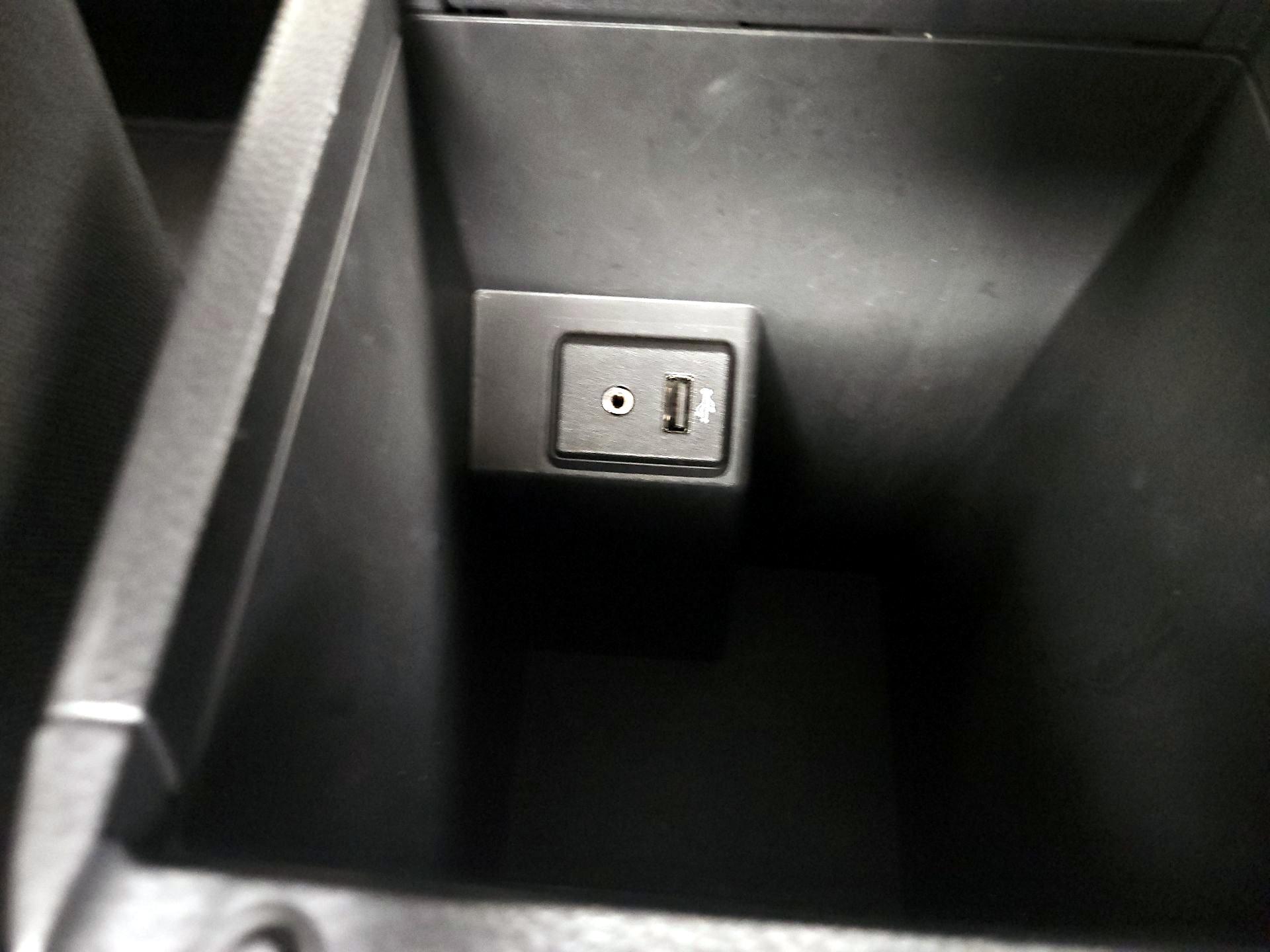 Thumbnail: 2017 Nissan Sentra - 18