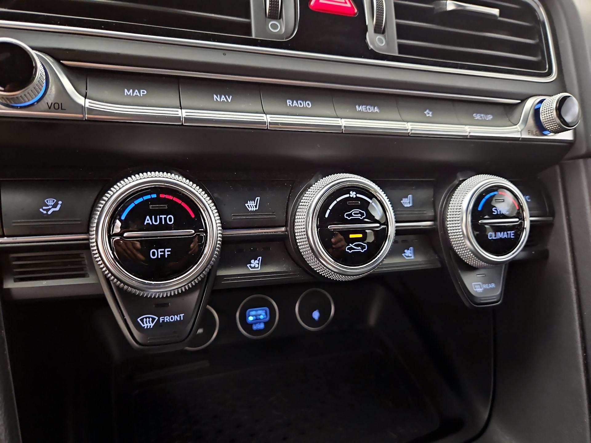 Thumbnail: 2023 Genesis G70 - 17