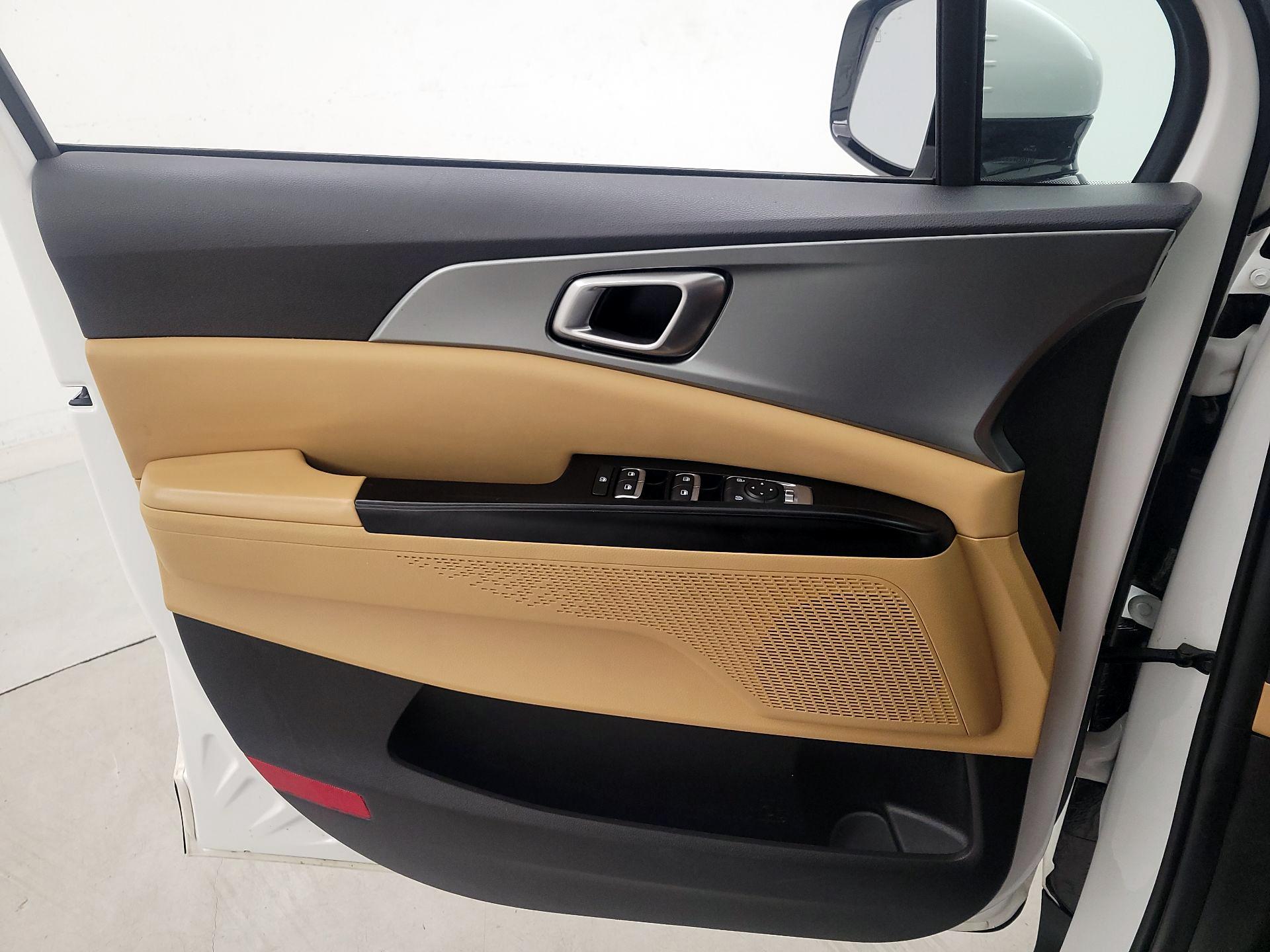 Thumbnail: 2022 Kia Carnival - 12