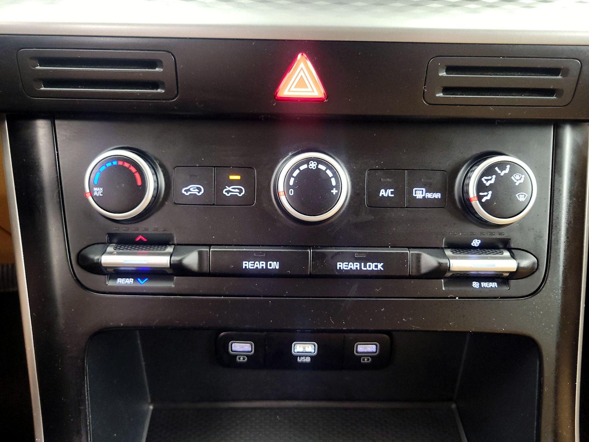 Thumbnail: 2022 Kia Carnival - 16