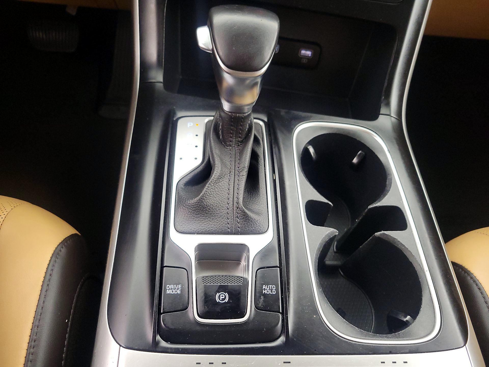 Thumbnail: 2022 Kia Carnival - 17