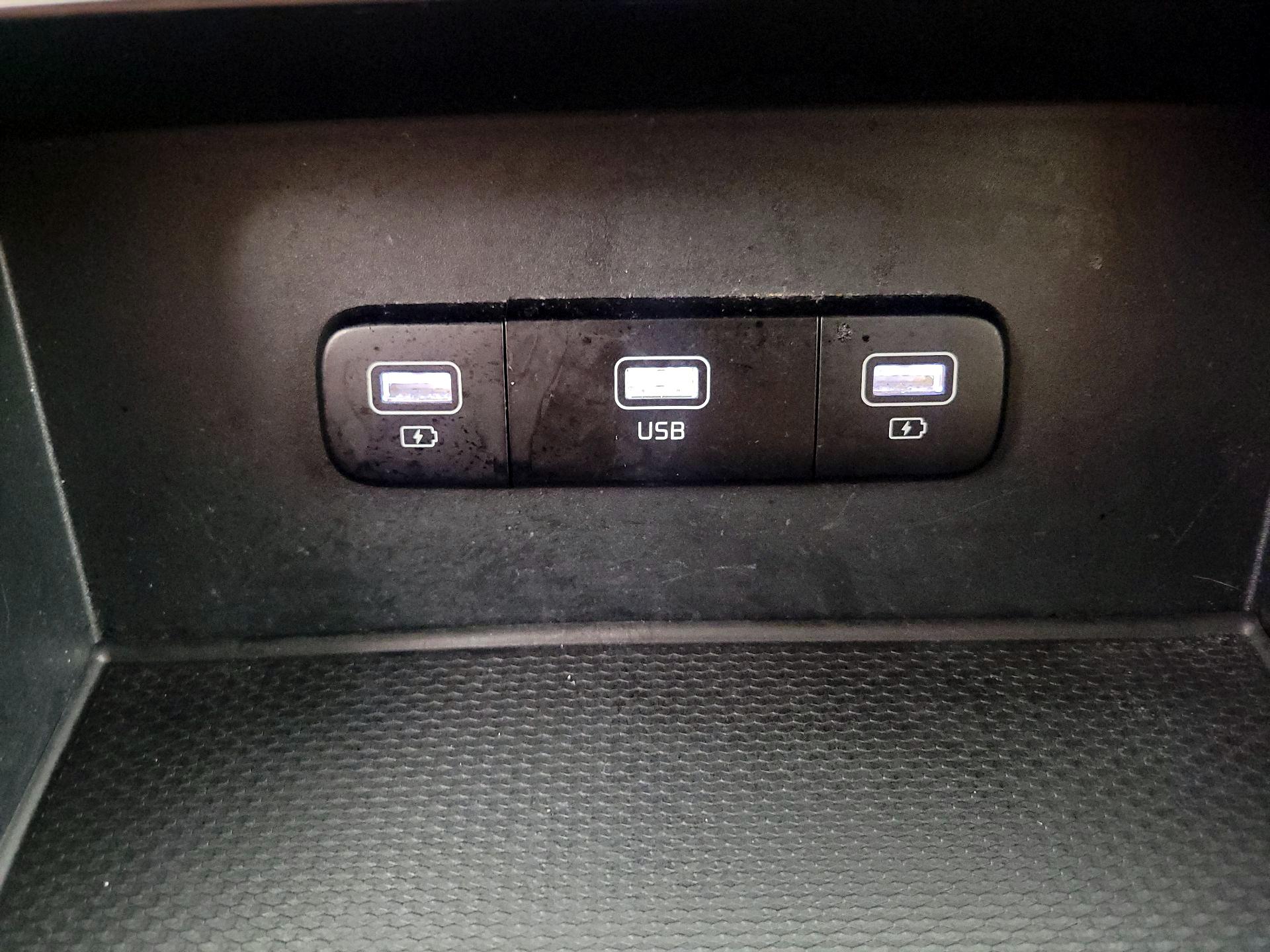 Thumbnail: 2022 Kia Carnival - 18