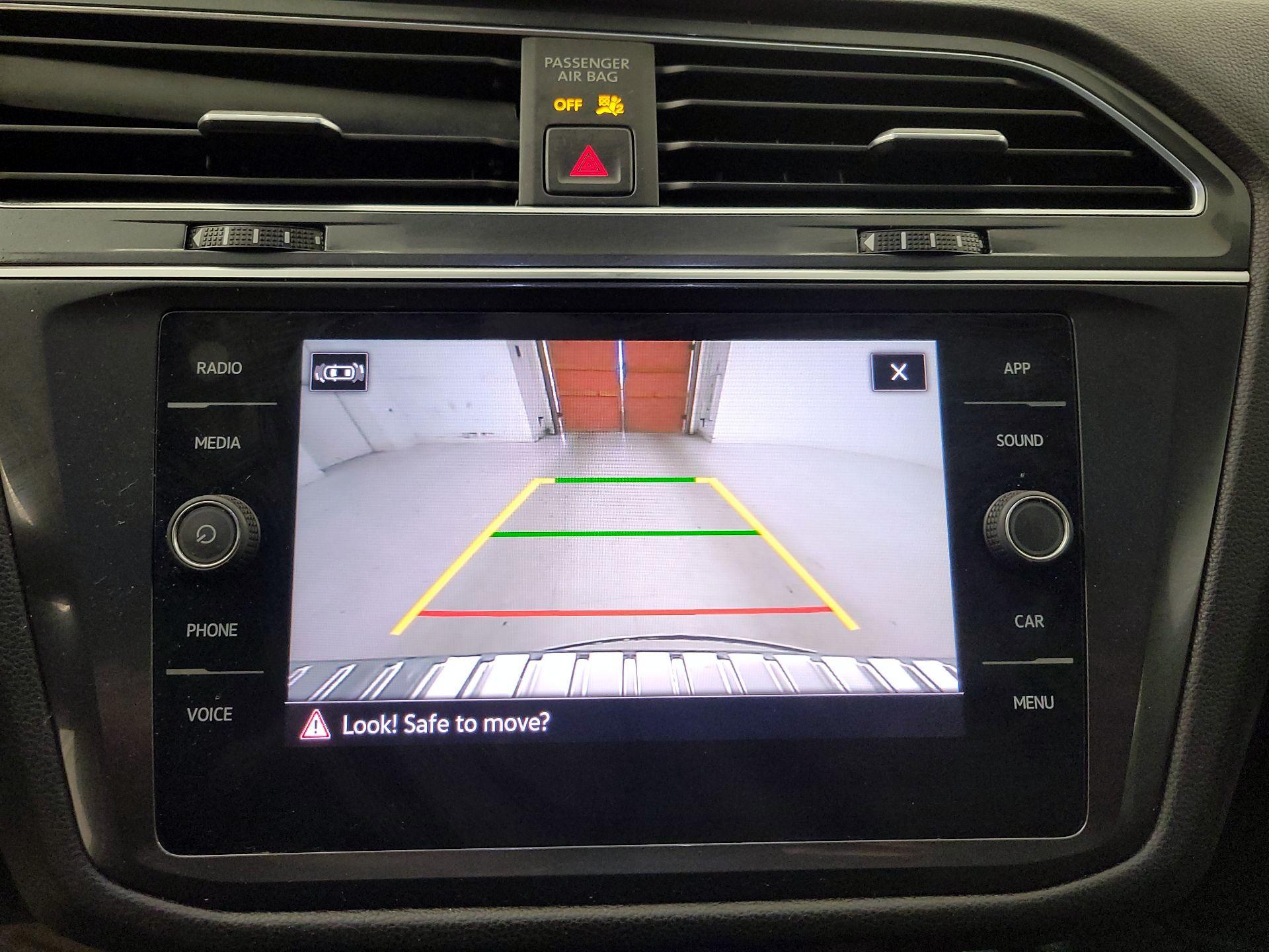 Thumbnail: 2022 Volkswagen Tiguan - 14