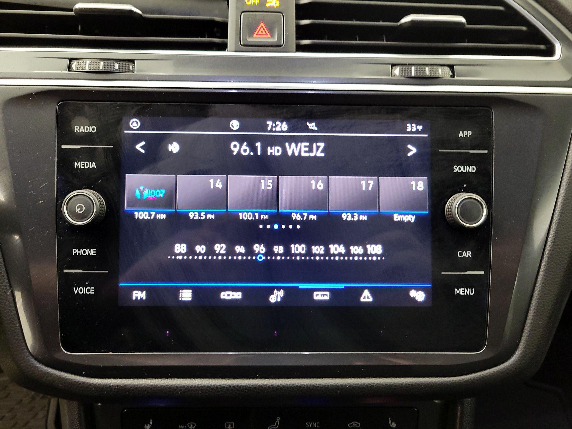 Thumbnail: 2022 Volkswagen Tiguan - 15