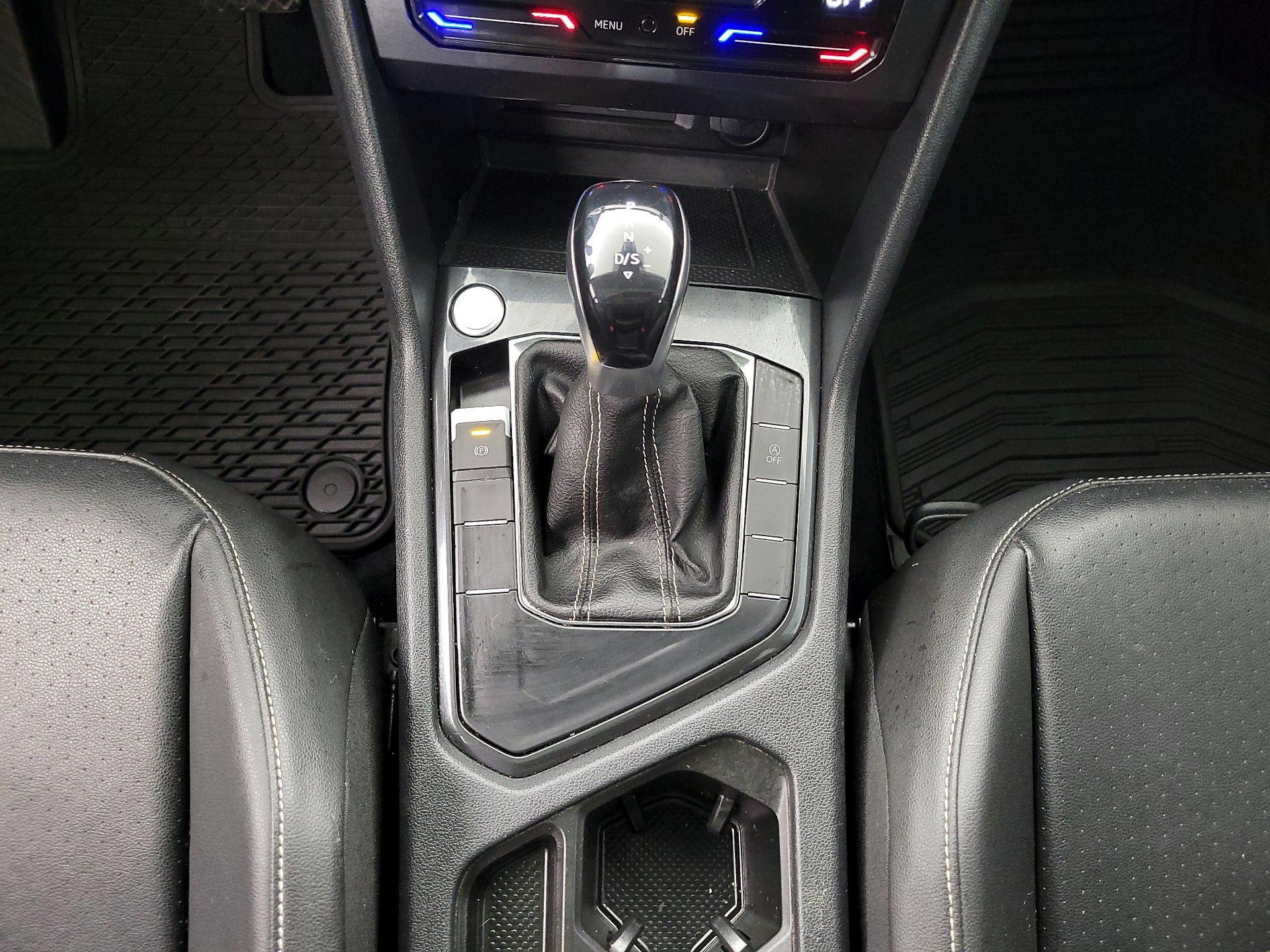 Thumbnail: 2022 Volkswagen Tiguan - 17