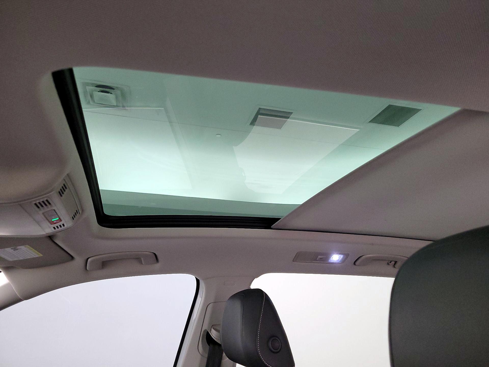 Thumbnail: 2022 Volkswagen Tiguan - 19