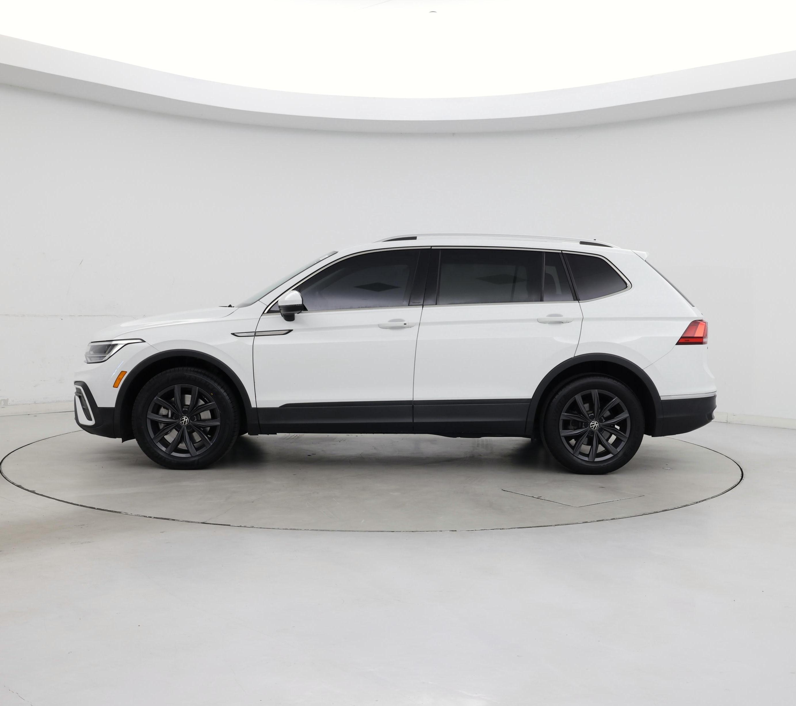 Thumbnail: 2022 Volkswagen Tiguan - 3