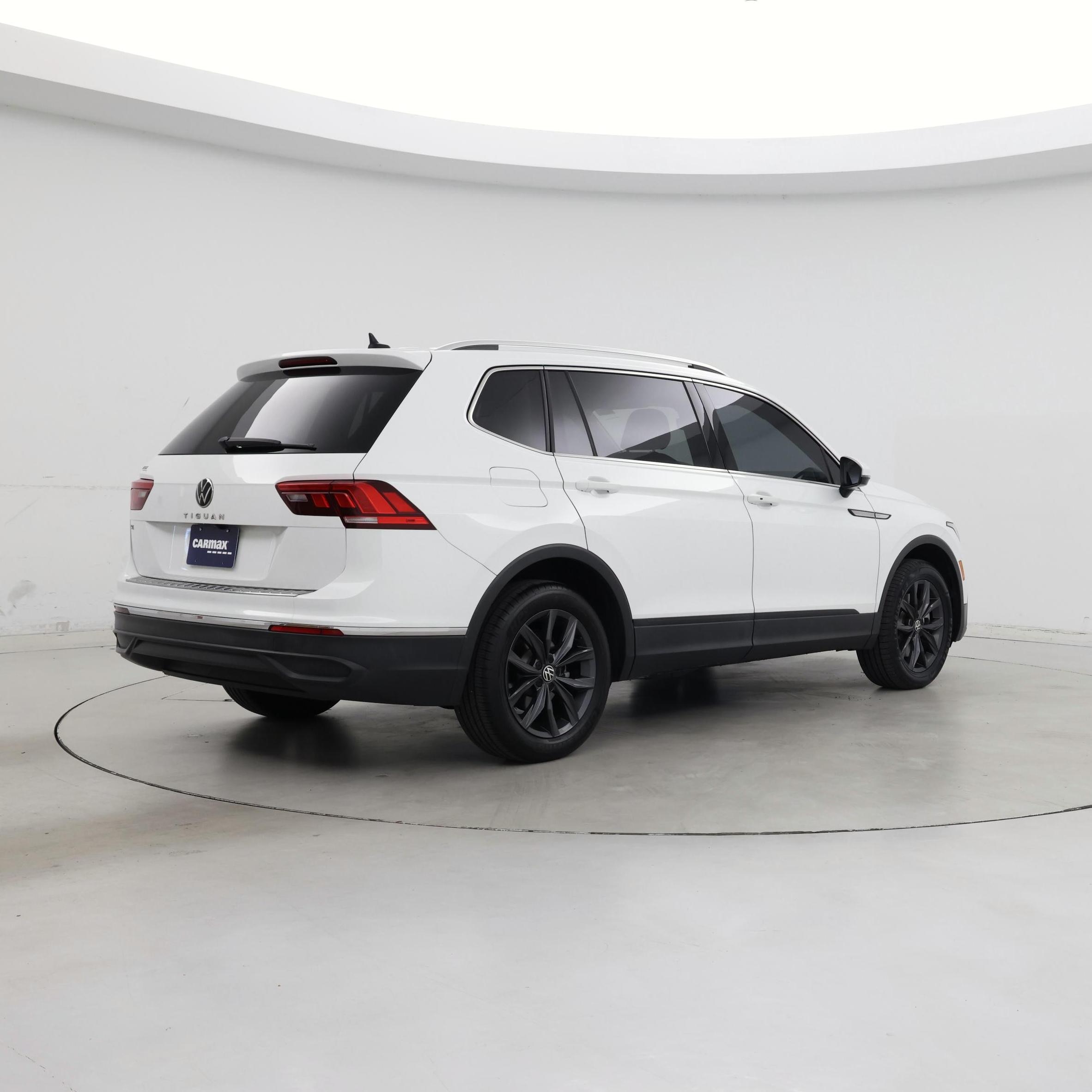 Thumbnail: 2022 Volkswagen Tiguan - 8