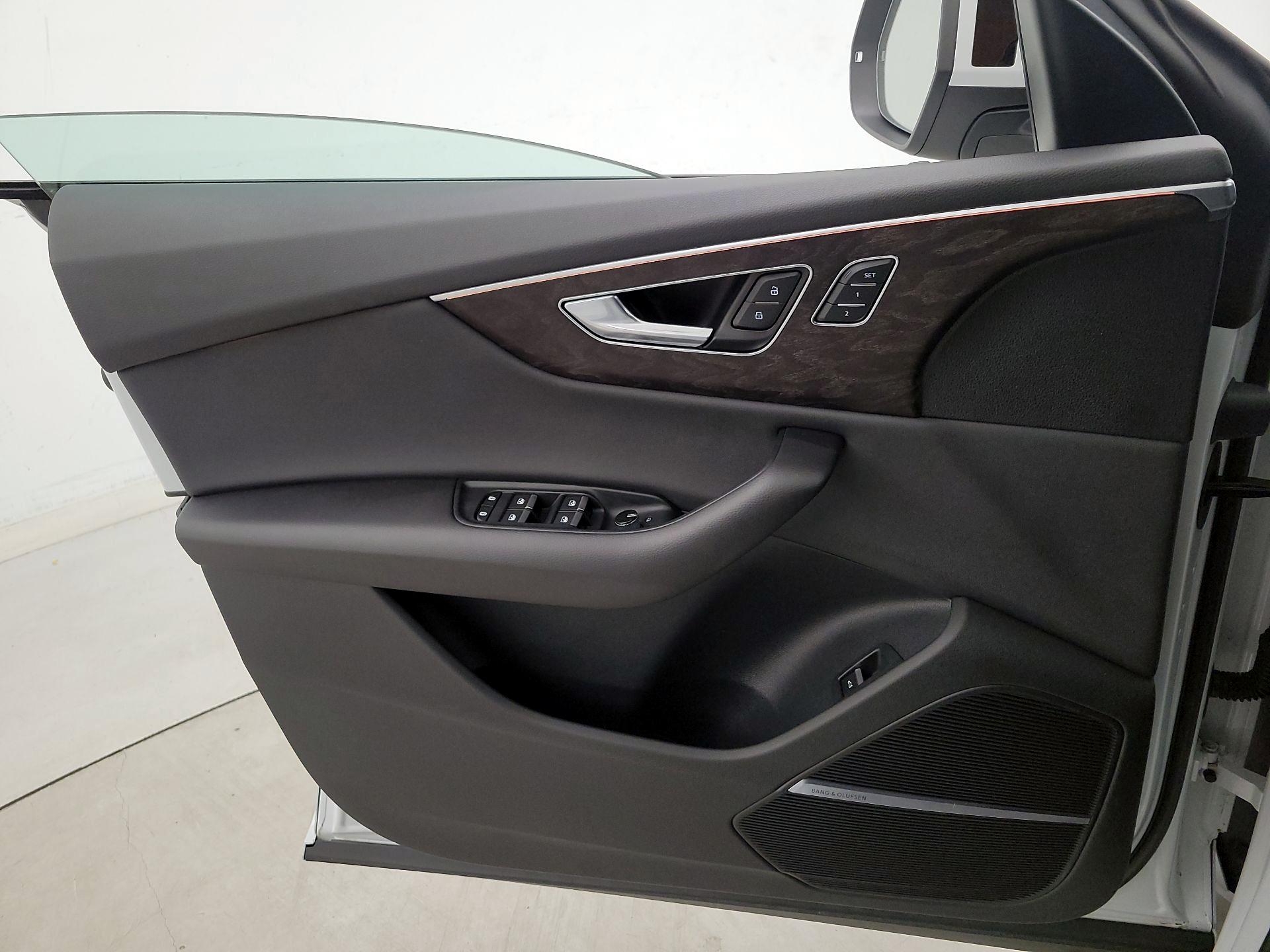 Thumbnail: 2021 Audi Q8 - 12