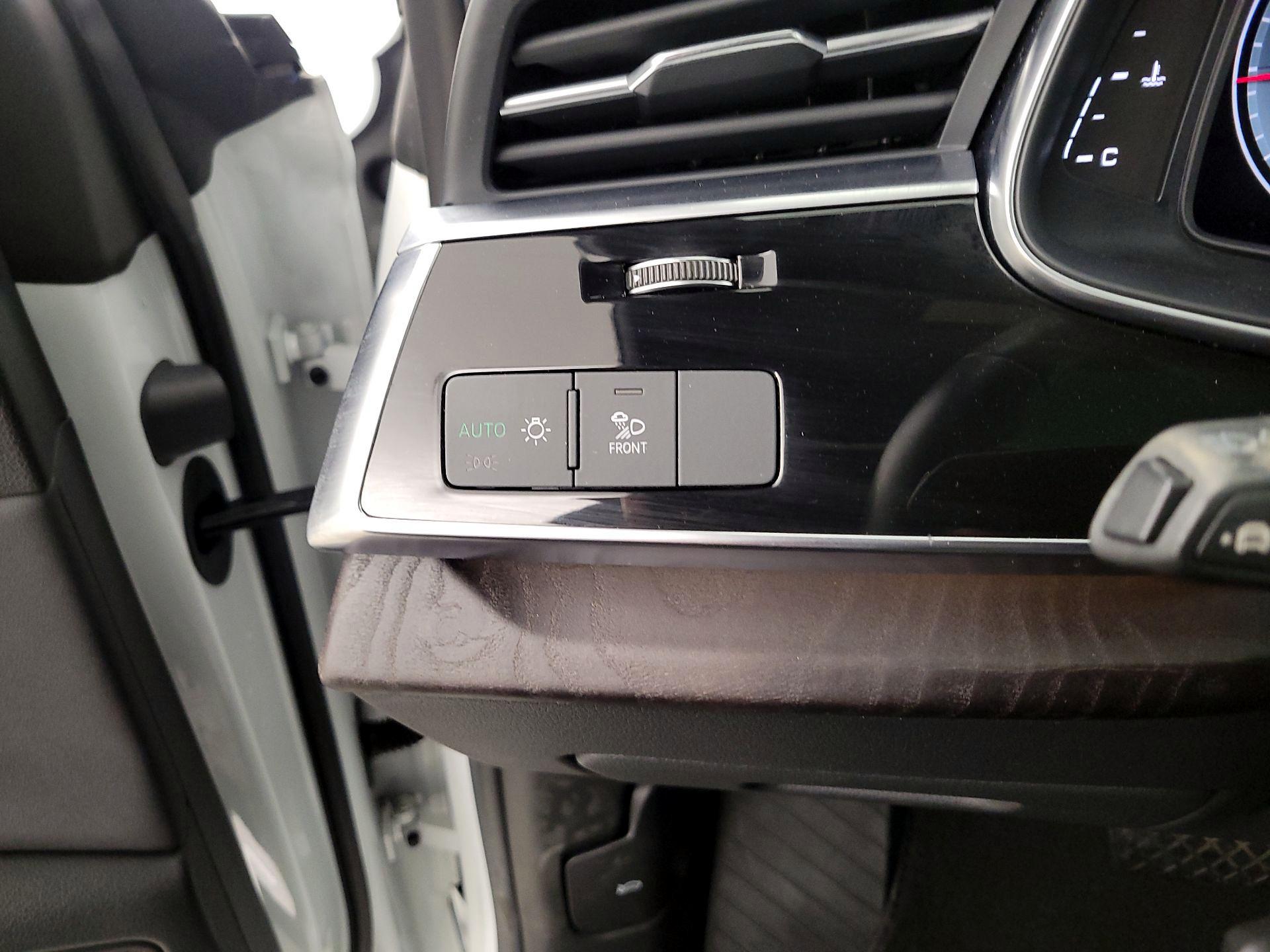 Thumbnail: 2021 Audi Q8 - 13