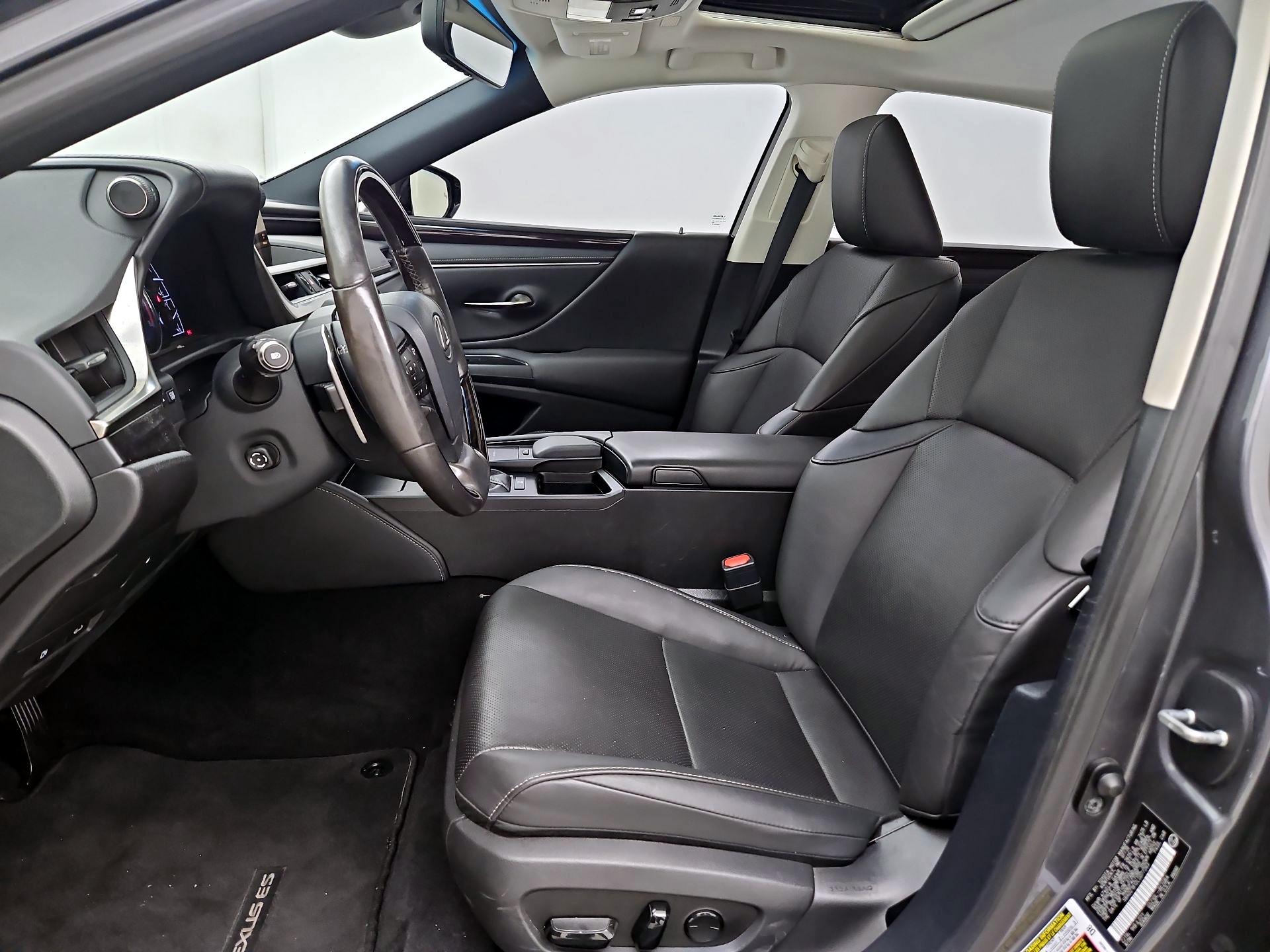 Thumbnail: 2020 Lexus ES - 11