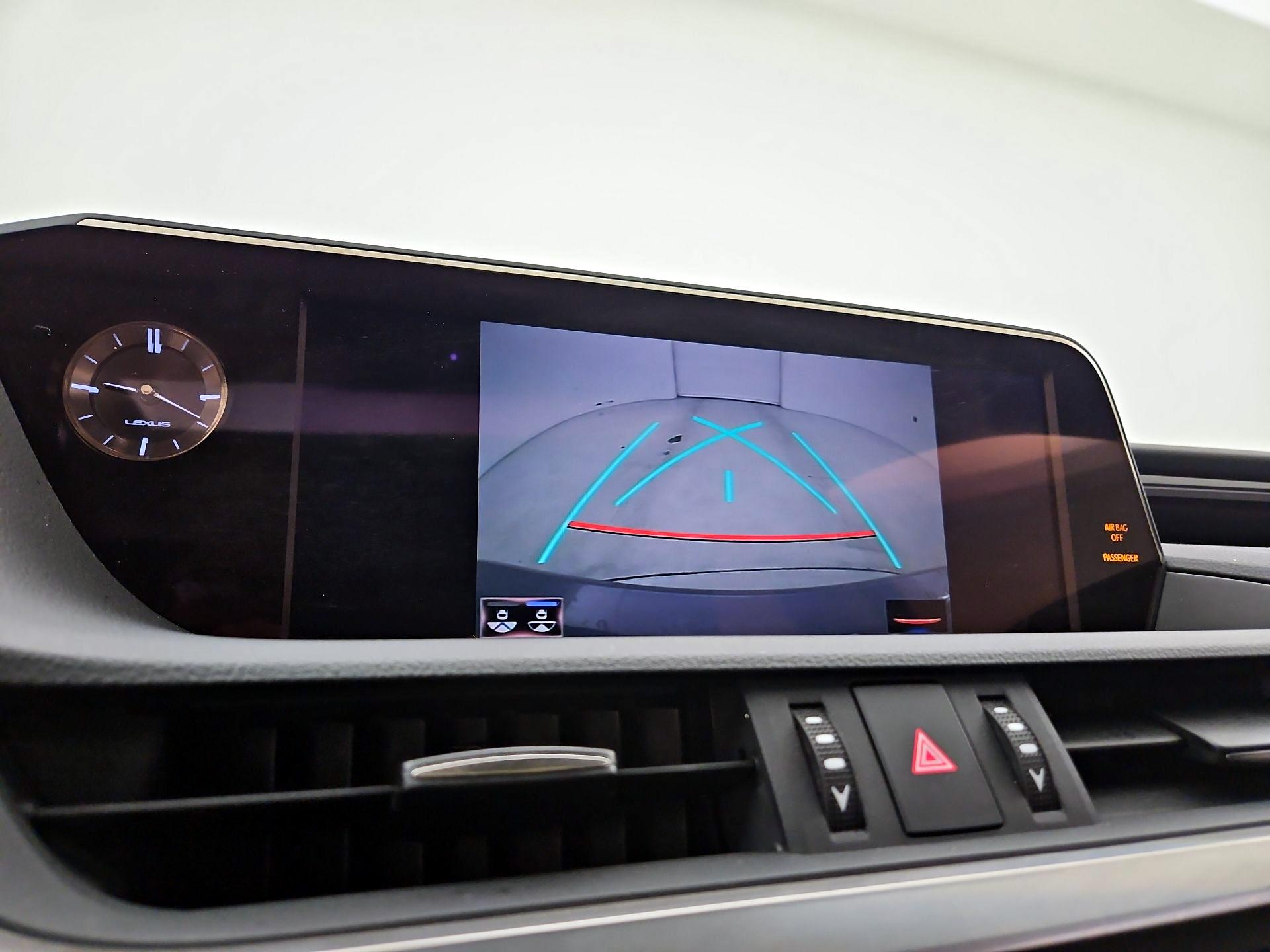 Thumbnail: 2020 Lexus ES - 15