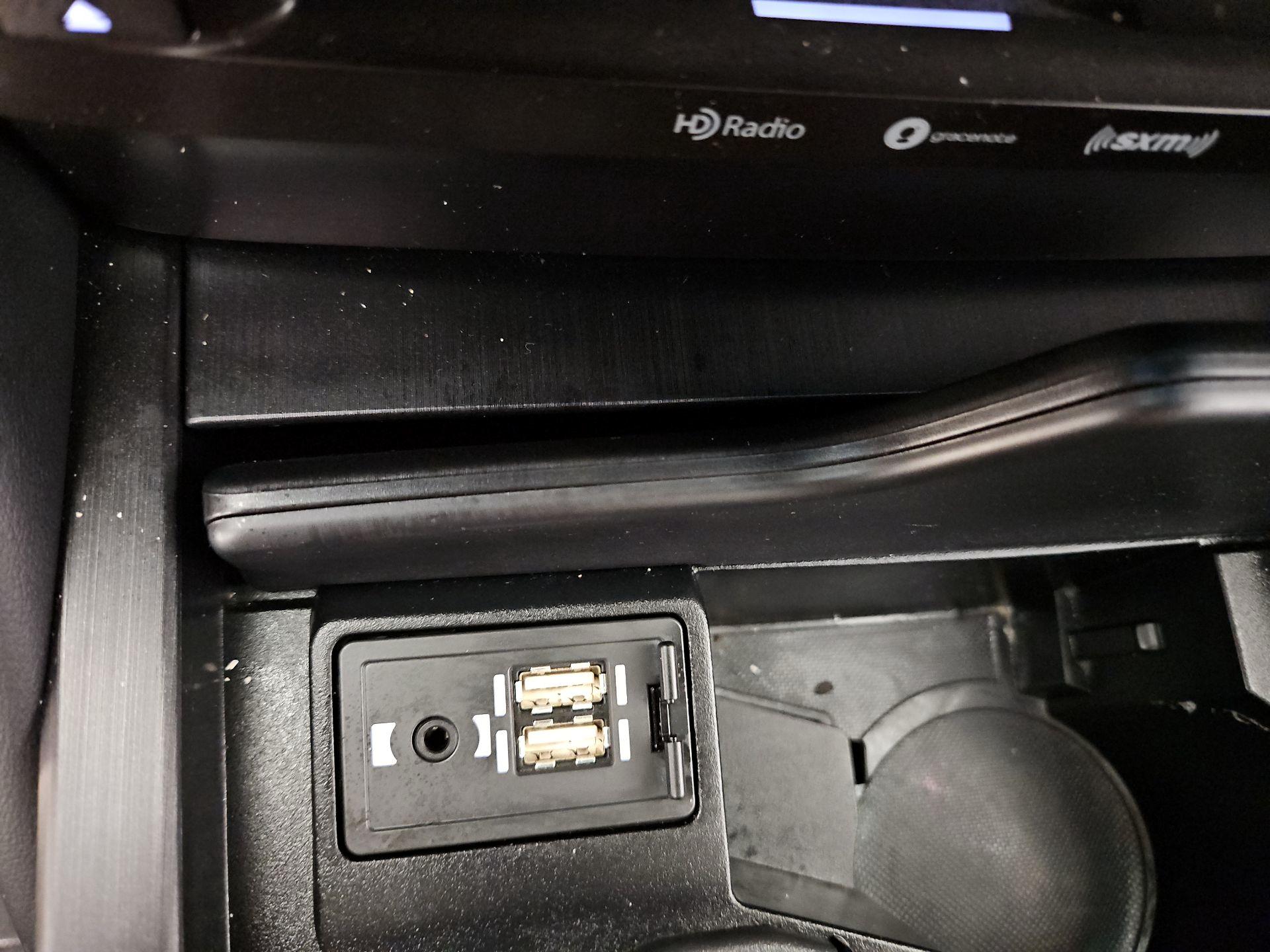 Thumbnail: 2020 Lexus ES - 19