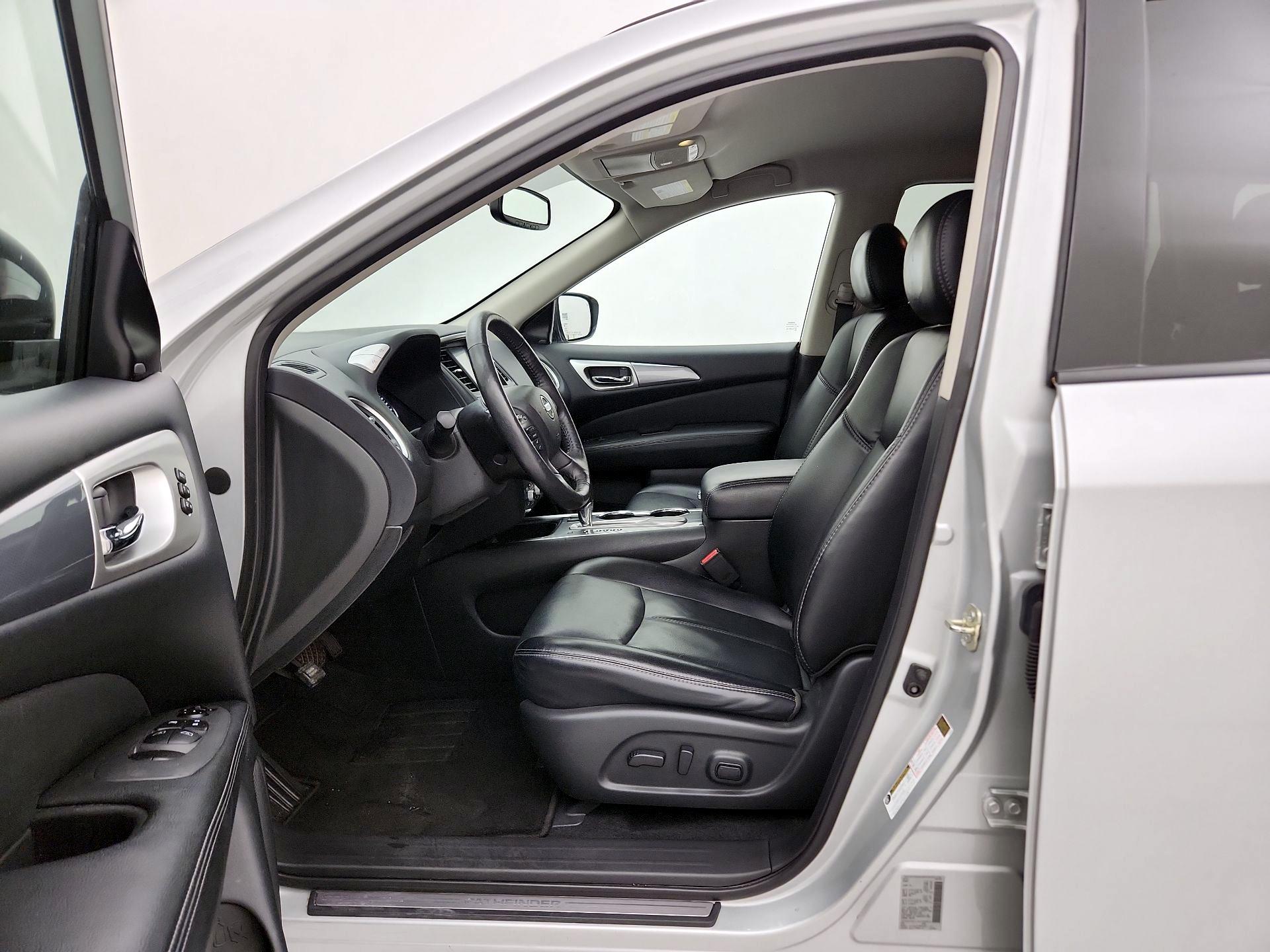 Thumbnail: 2020 Nissan Pathfinder - 11