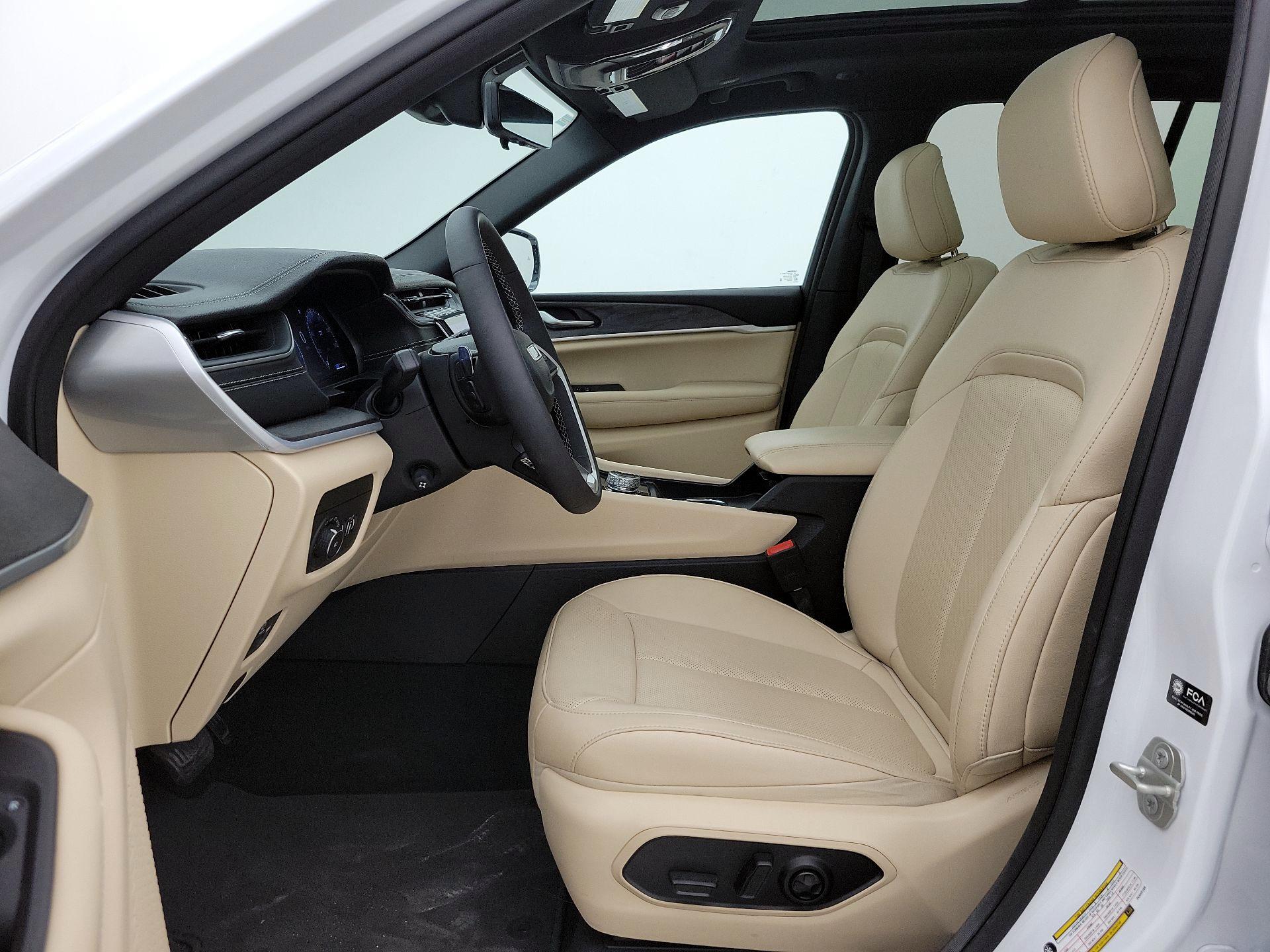 Thumbnail: 2023 Jeep Grand Cherokee - 11