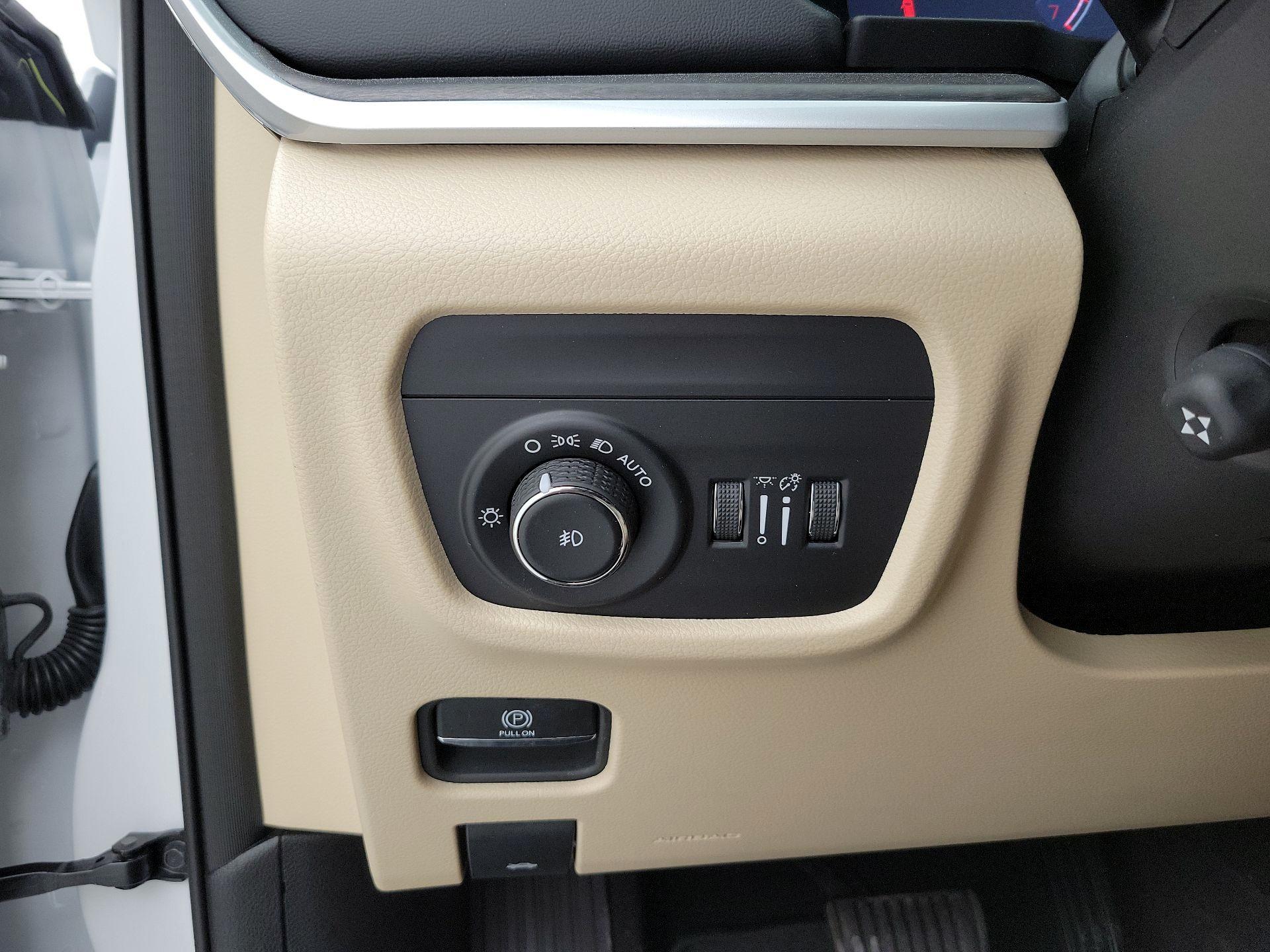 Thumbnail: 2023 Jeep Grand Cherokee - 13