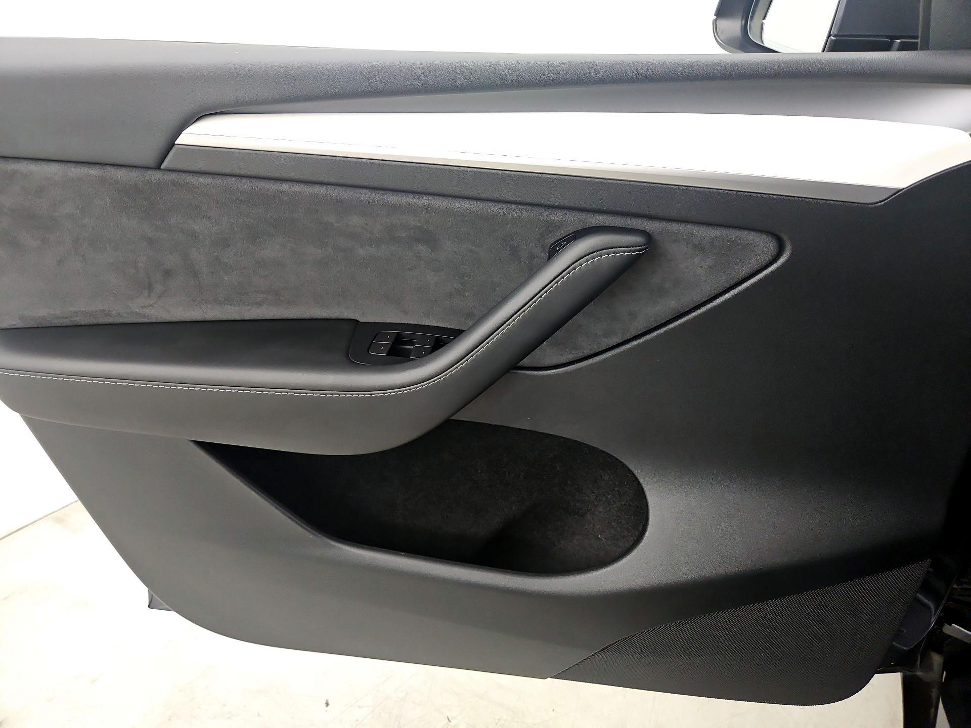 Thumbnail: 2023 Tesla Model Y - 12