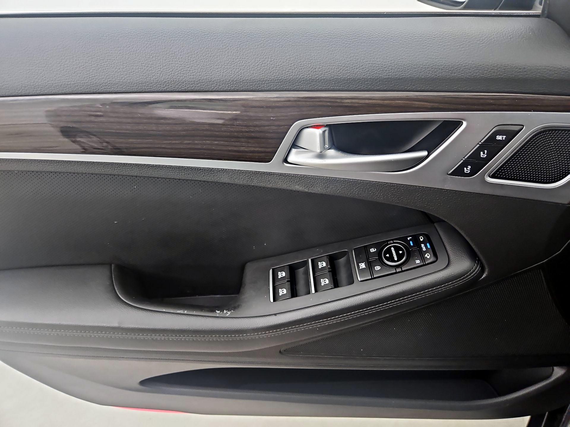 Thumbnail: 2018 Genesis G80 - 12