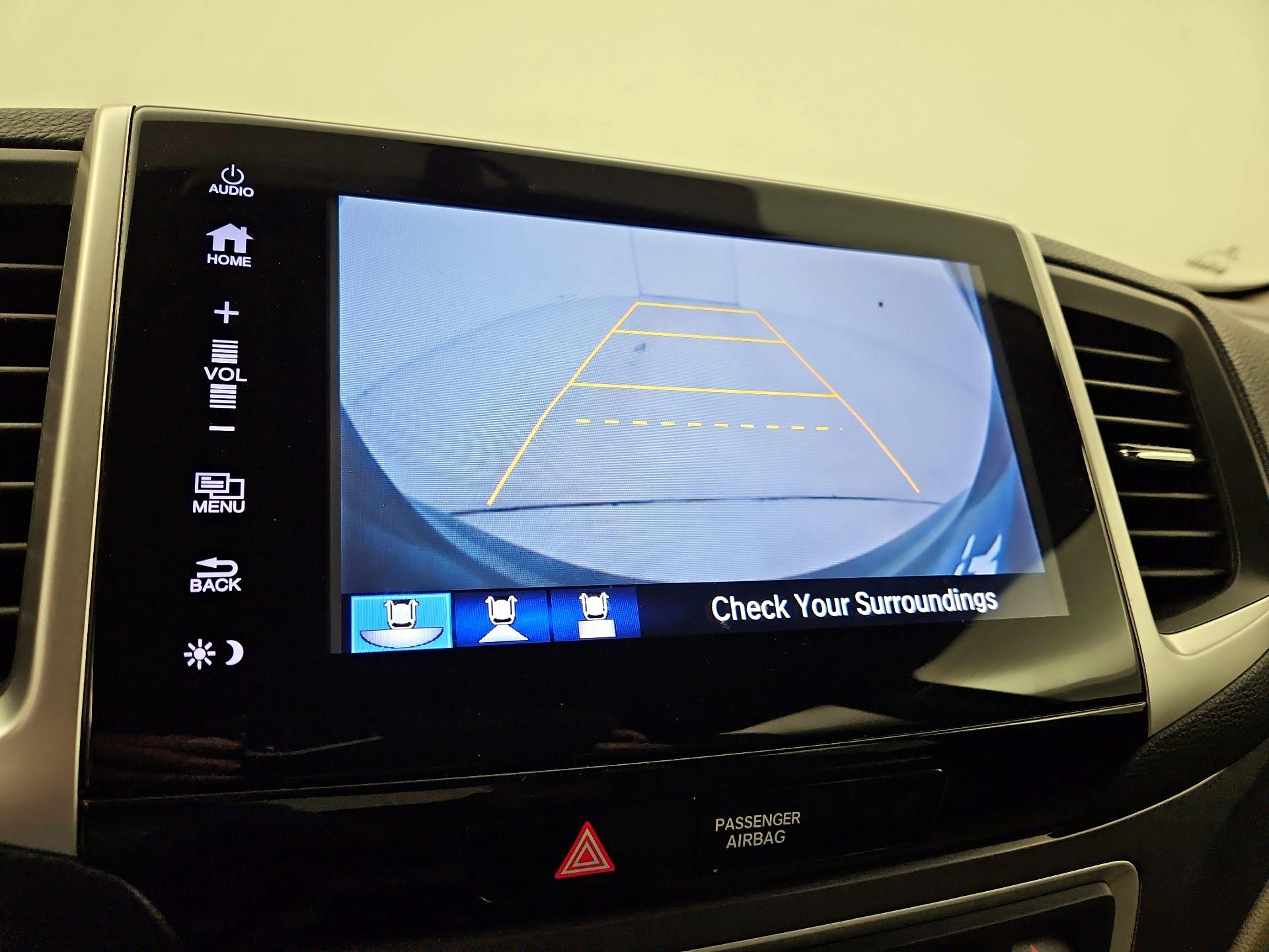 Thumbnail: 2017 Honda Pilot - 15