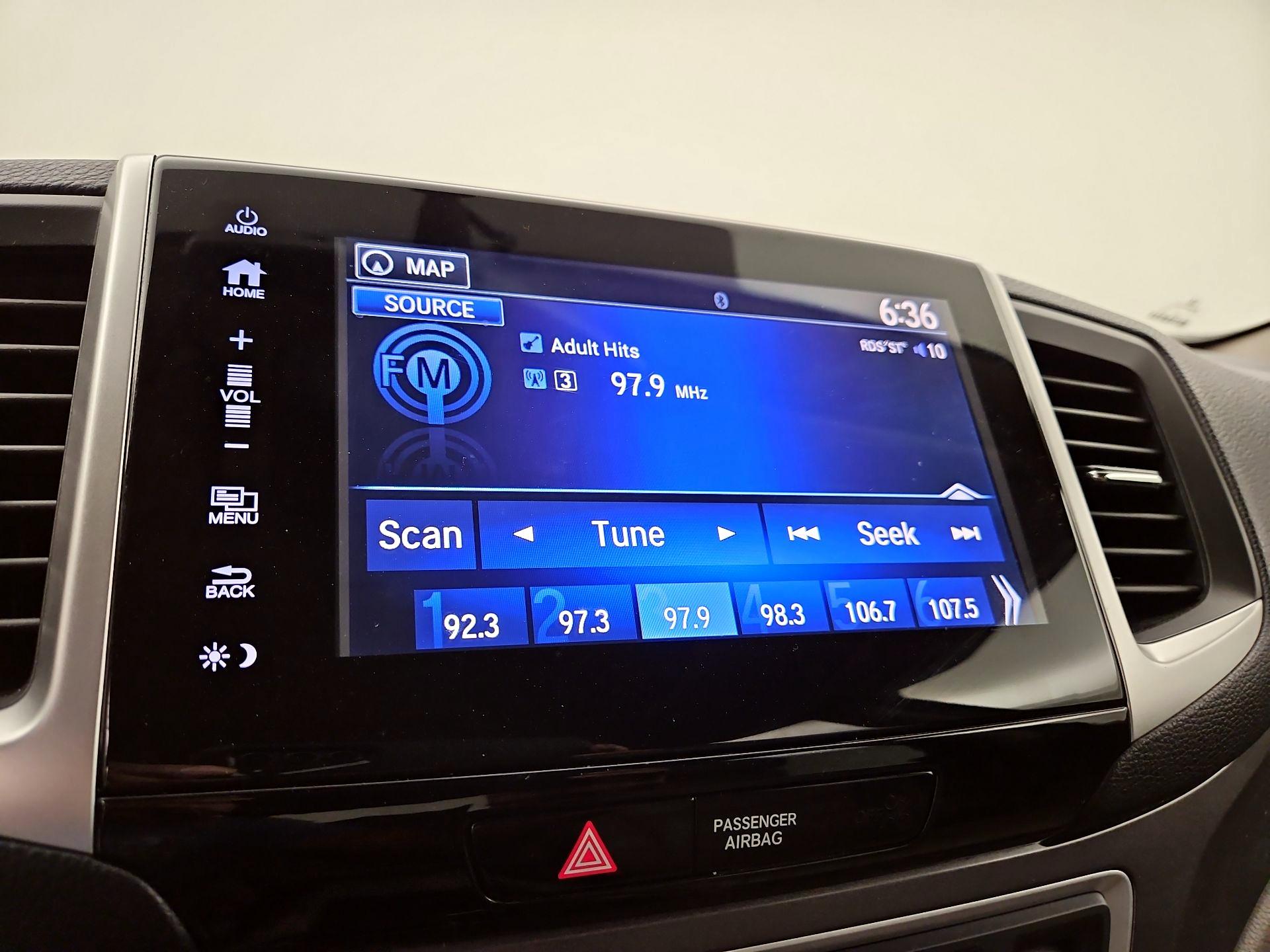 Thumbnail: 2017 Honda Pilot - 16