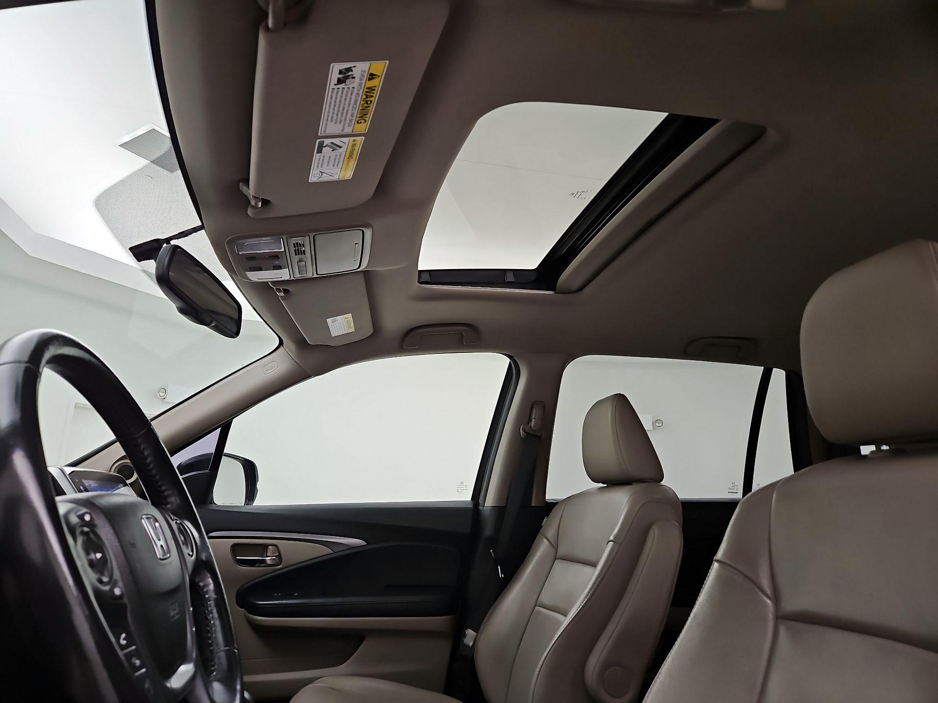 Thumbnail: 2017 Honda Pilot - 20