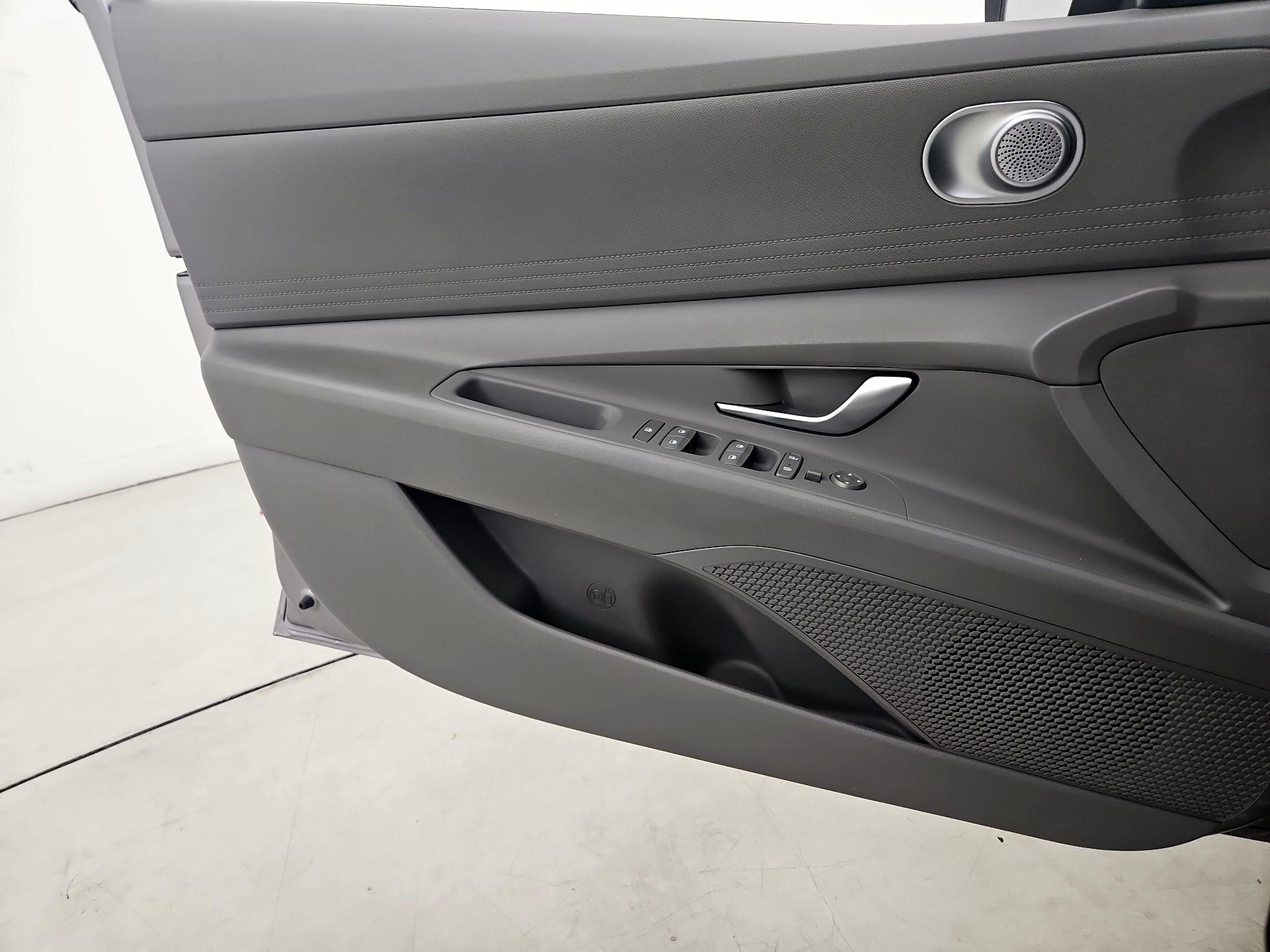 Thumbnail: 2023 Hyundai Elantra - 12