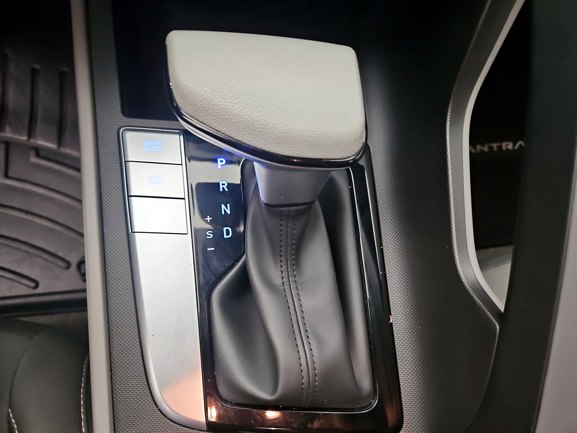 Thumbnail: 2023 Hyundai Elantra - 17