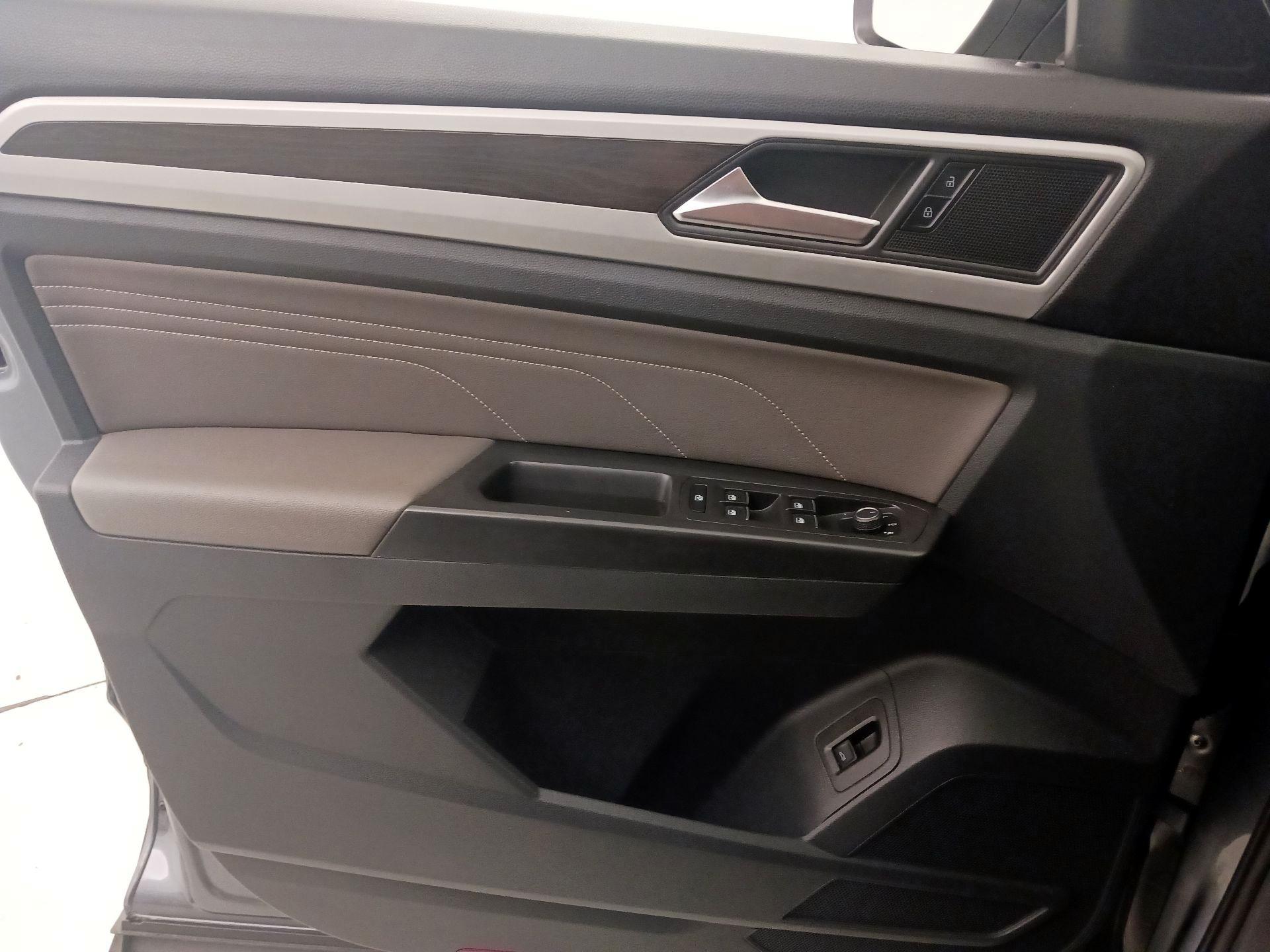 Thumbnail: 2022 Volkswagen Atlas - 12