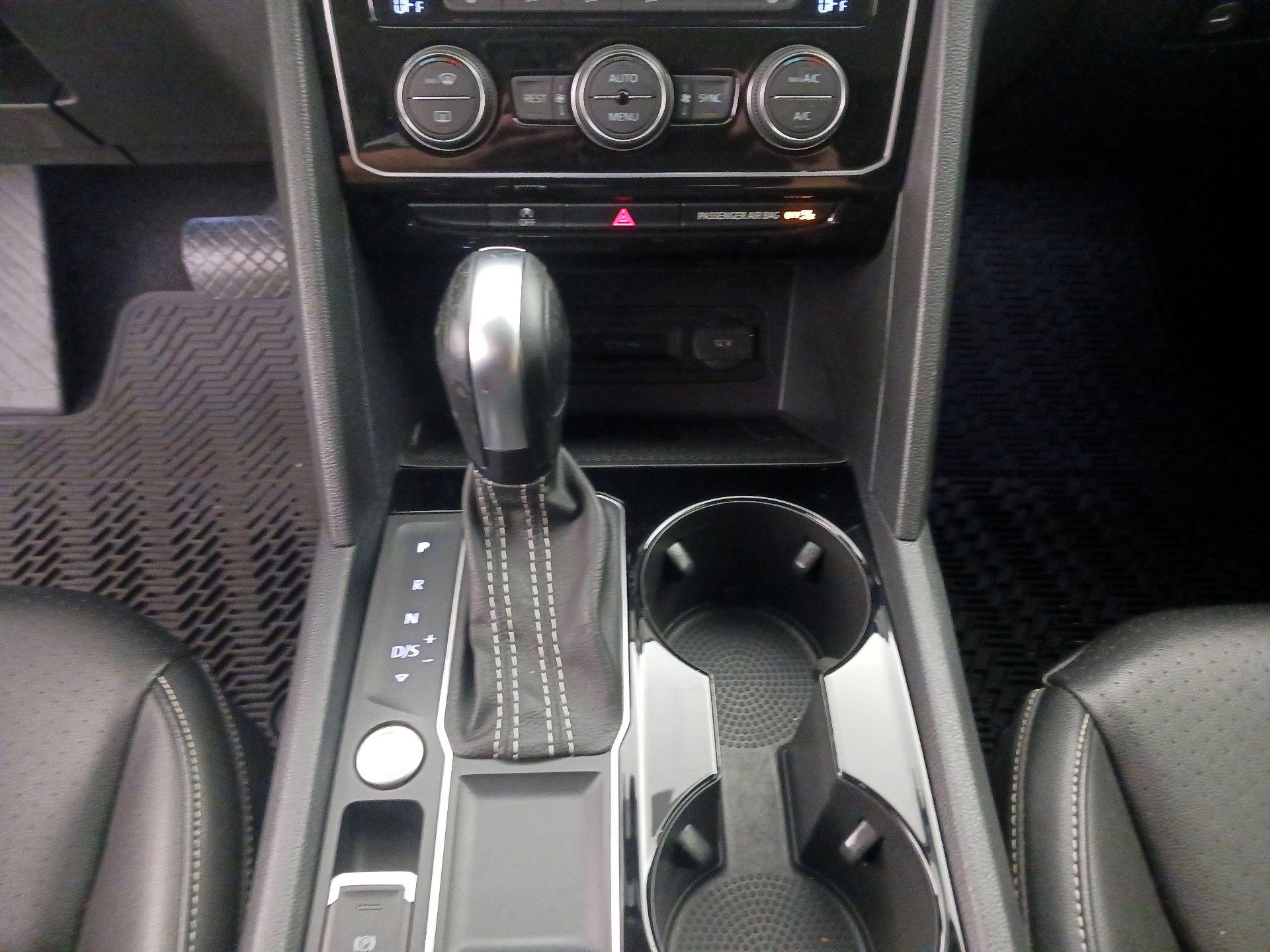 Thumbnail: 2022 Volkswagen Atlas - 17