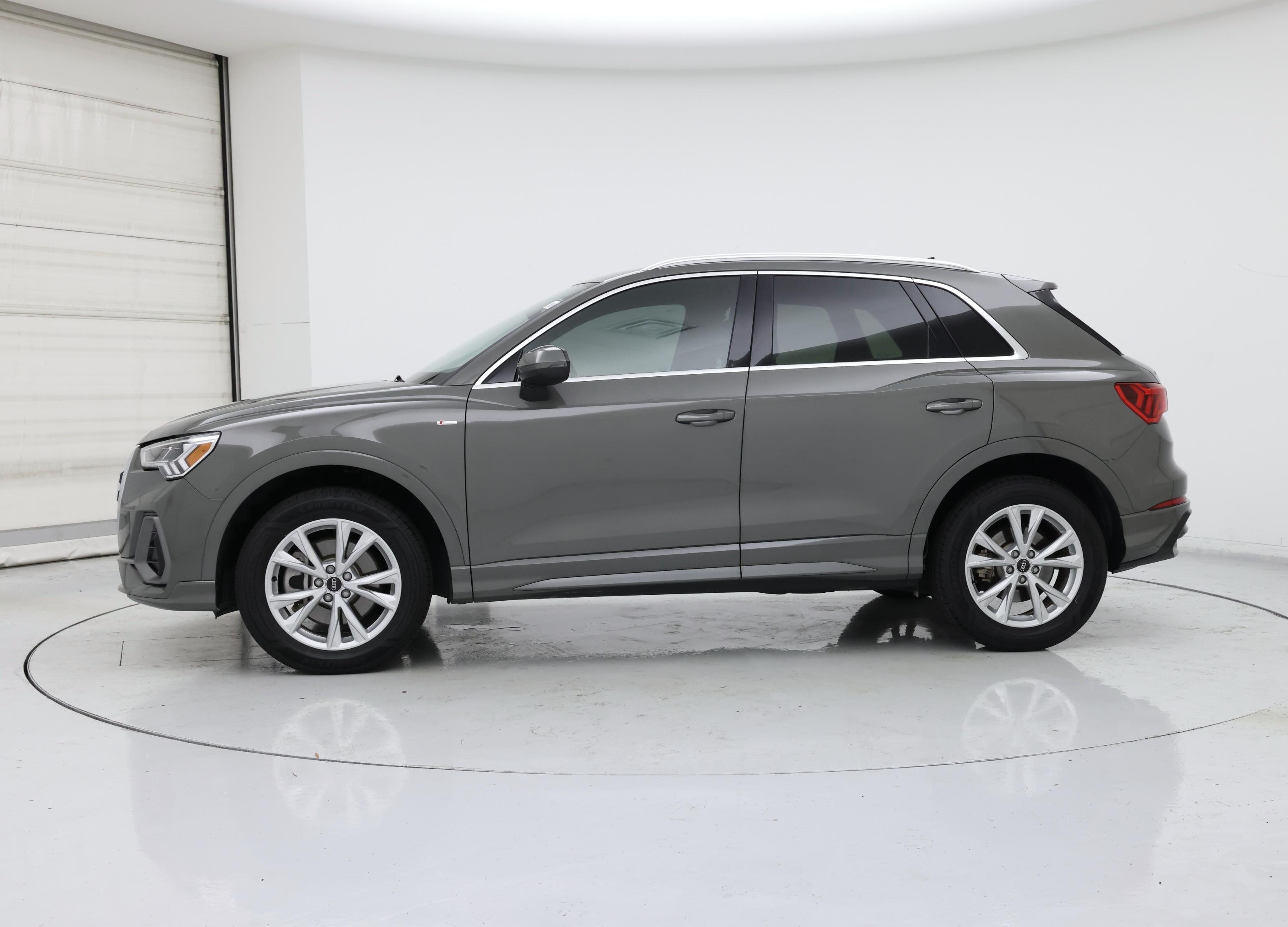 Thumbnail: 2021 Audi Q3 - 3