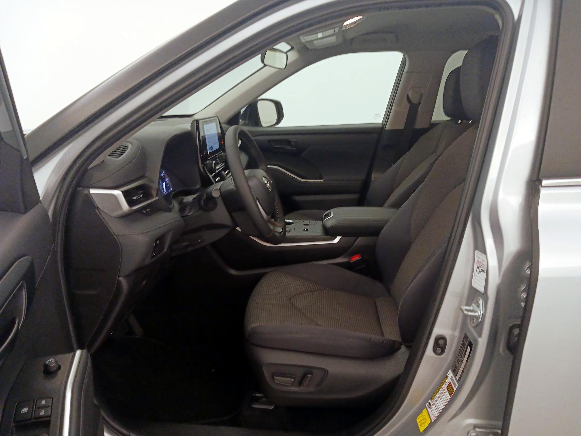 Thumbnail: 2023 Toyota Highlander - 11