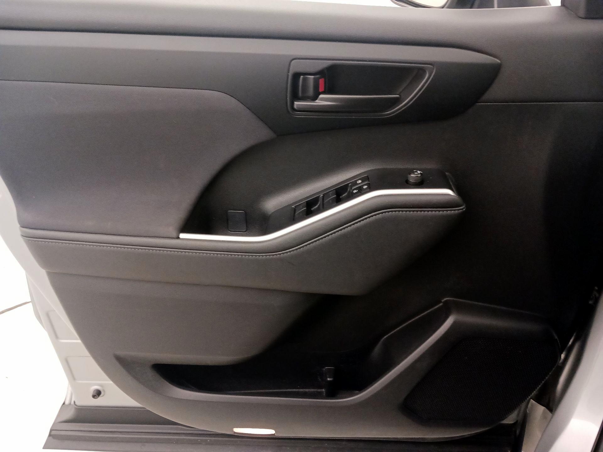 Thumbnail: 2023 Toyota Highlander - 12