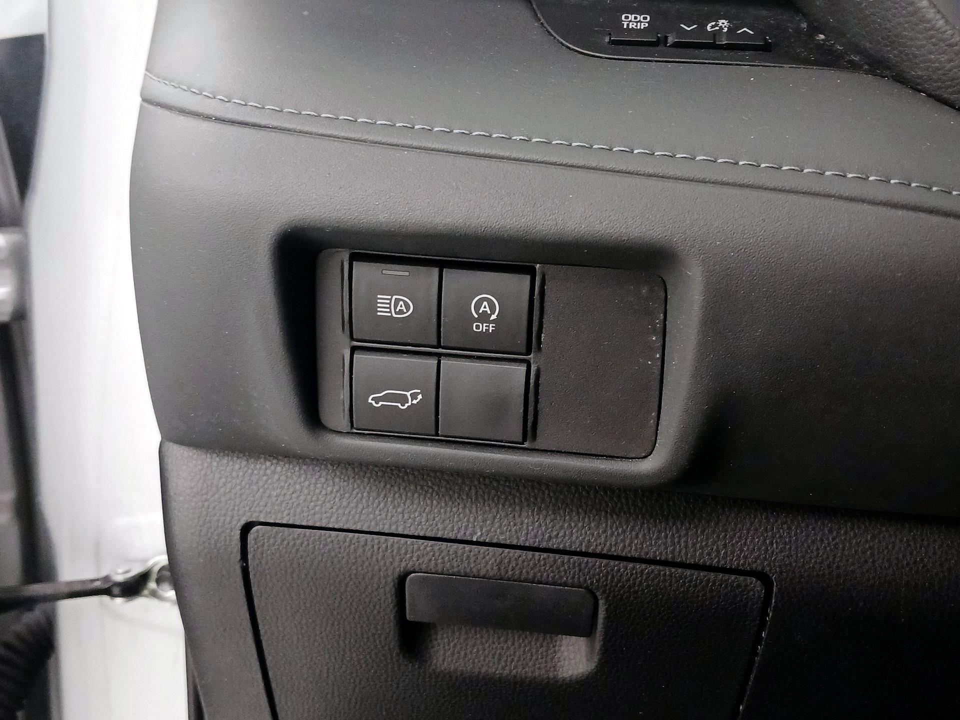 Thumbnail: 2023 Toyota Highlander - 13