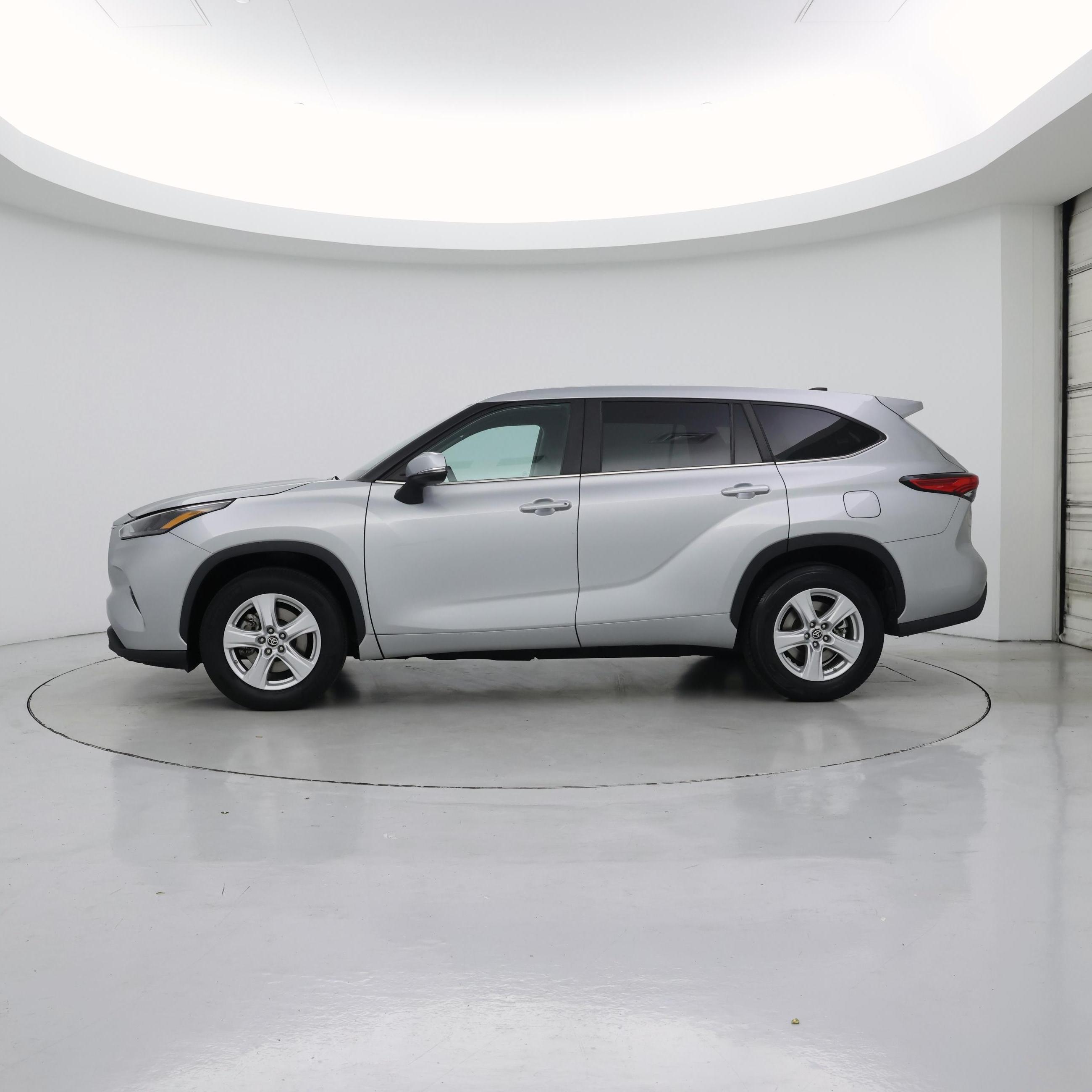 Thumbnail: 2023 Toyota Highlander - 3
