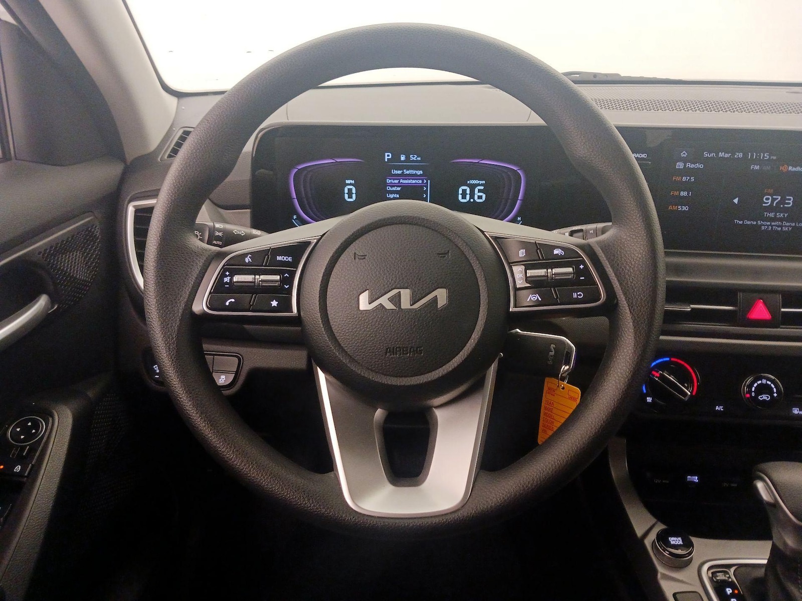 2024 Kia Seltos LX - Photo 11