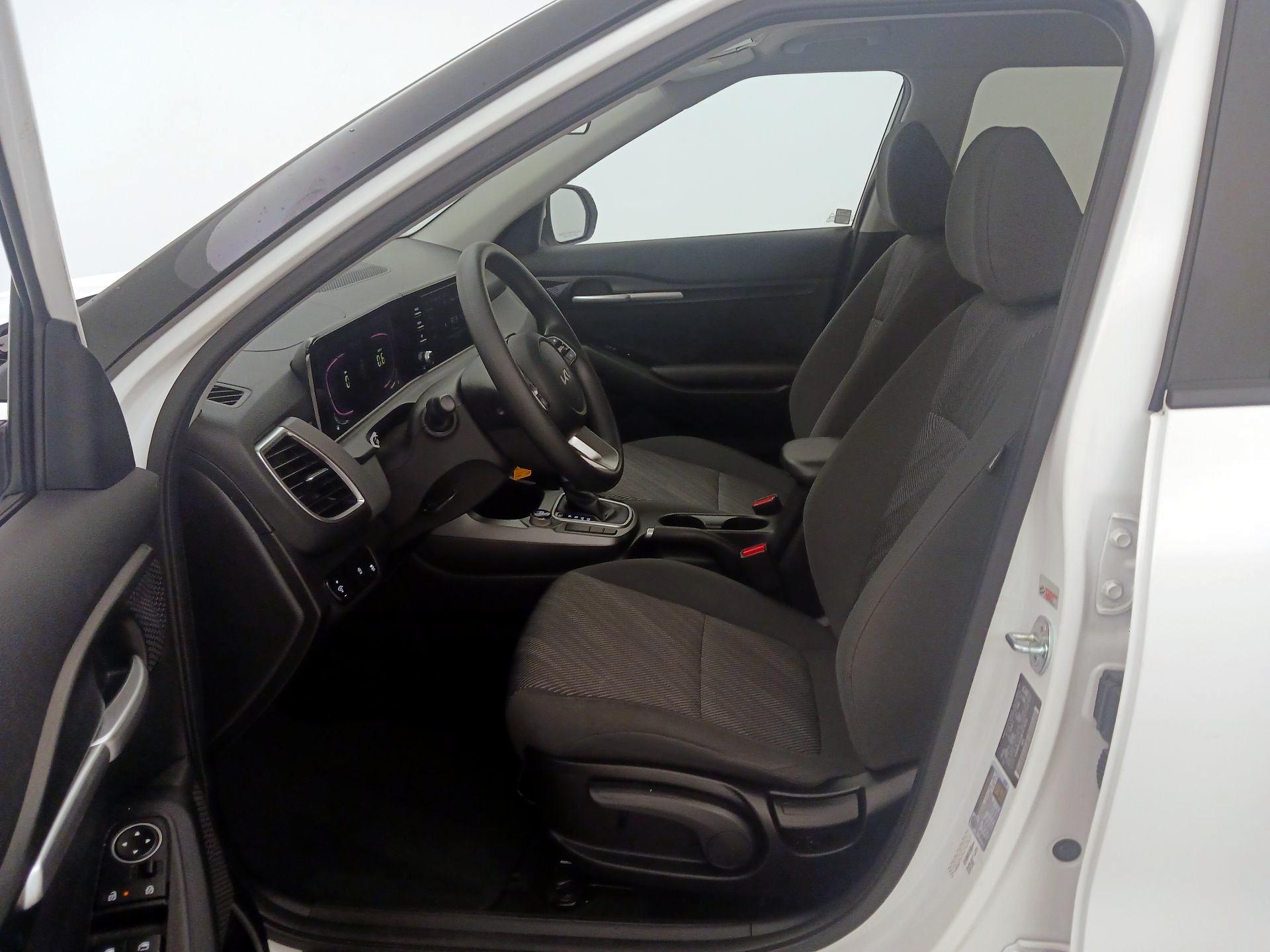 Thumbnail: 2024 Kia Seltos - 11