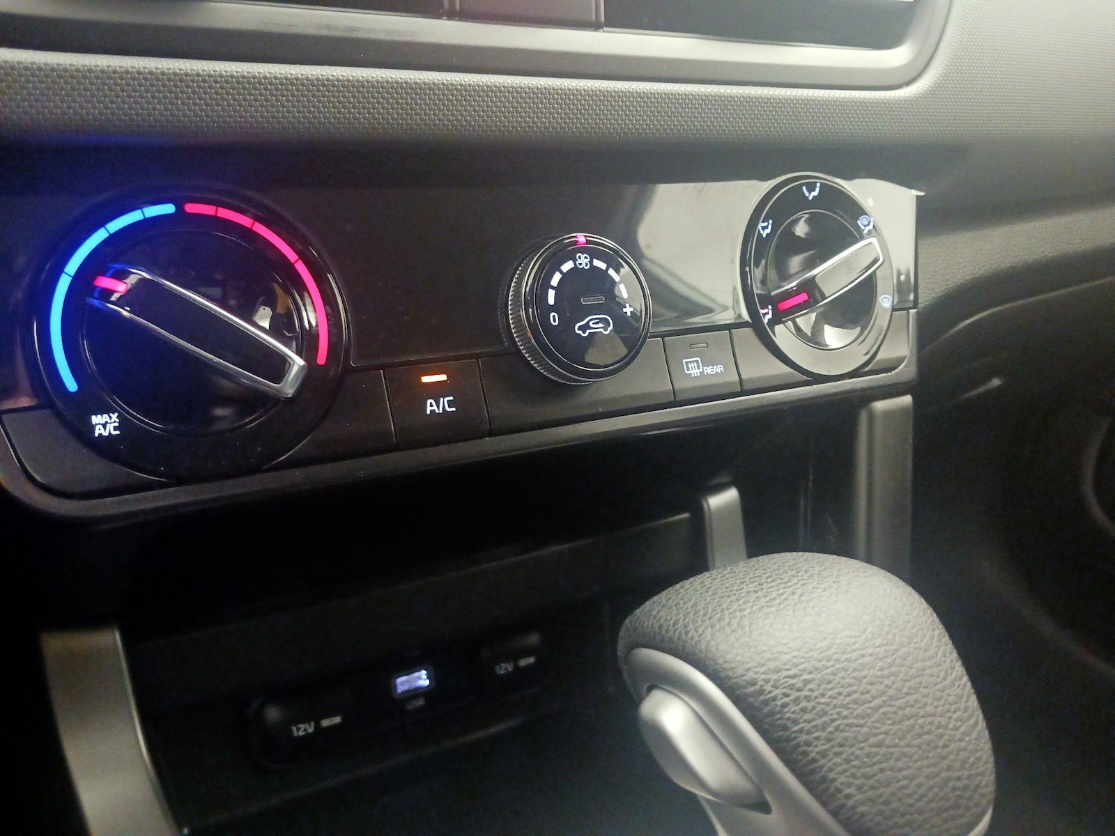 2024 Kia Seltos LX - Photo 17