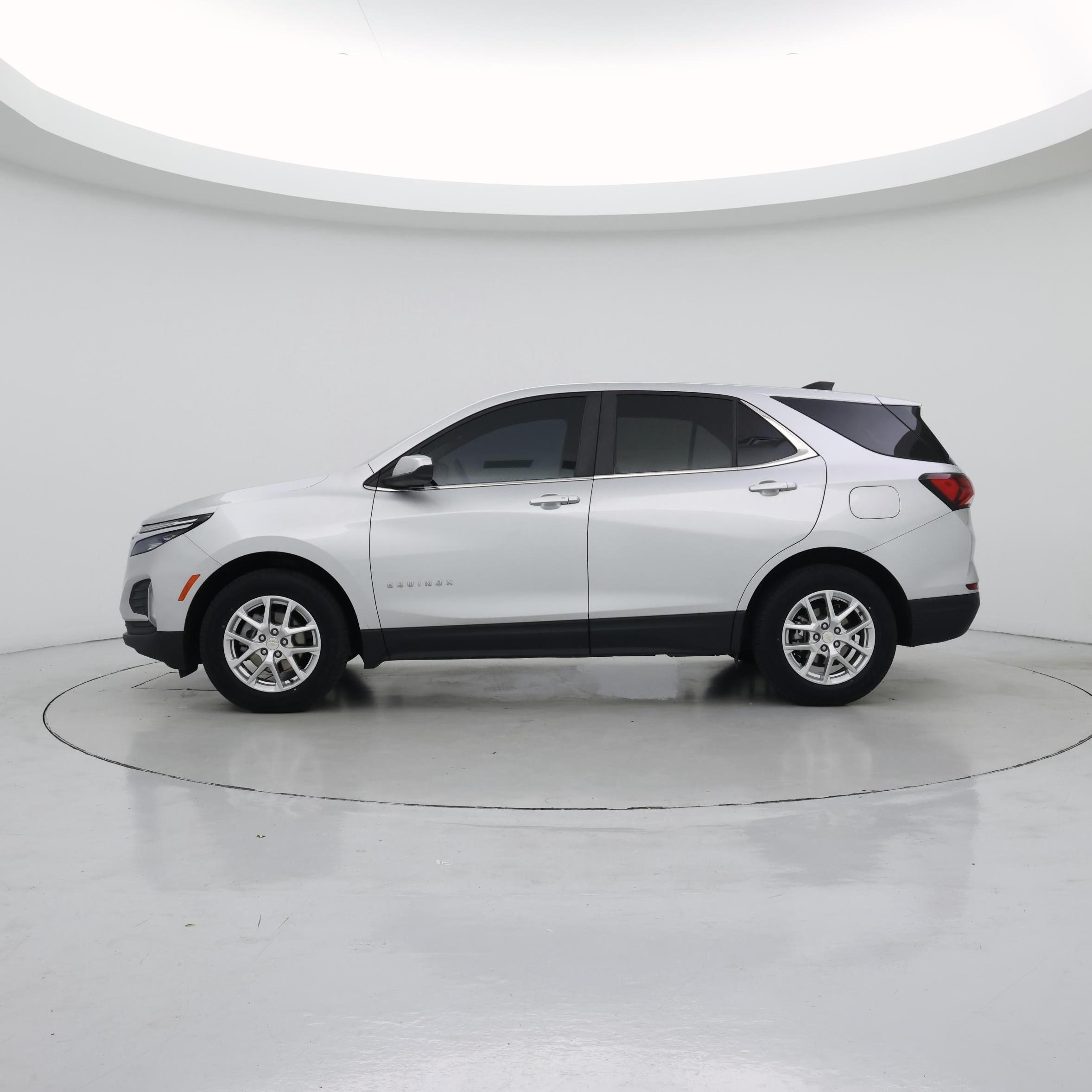 Thumbnail: 2022 Chevrolet Equinox - 3