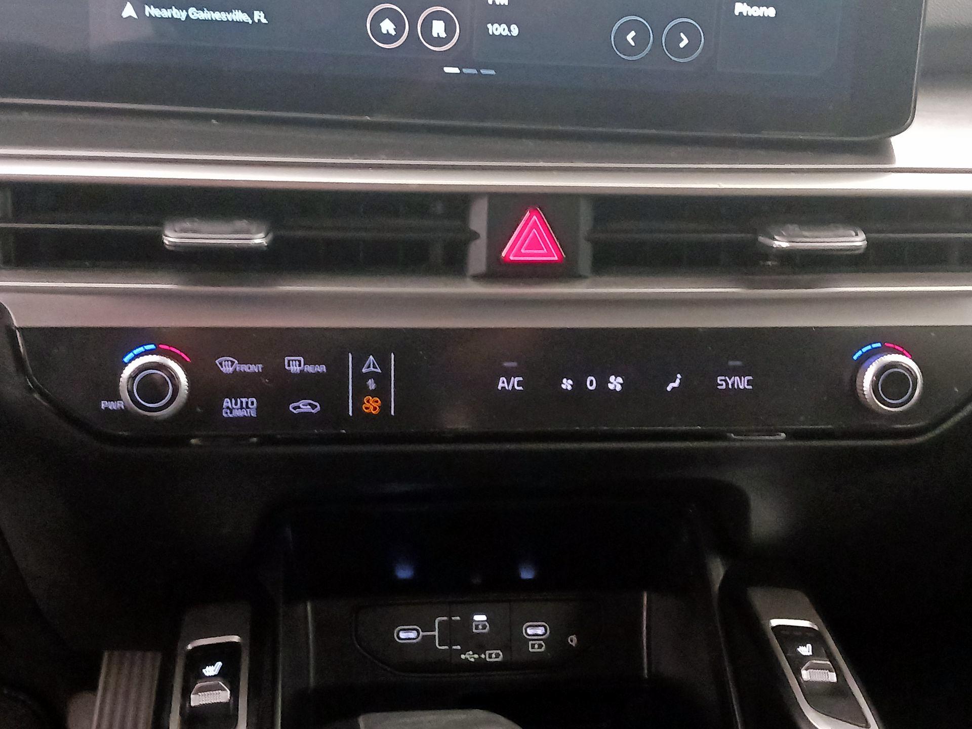 Thumbnail: 2024 Kia Sorento - 17