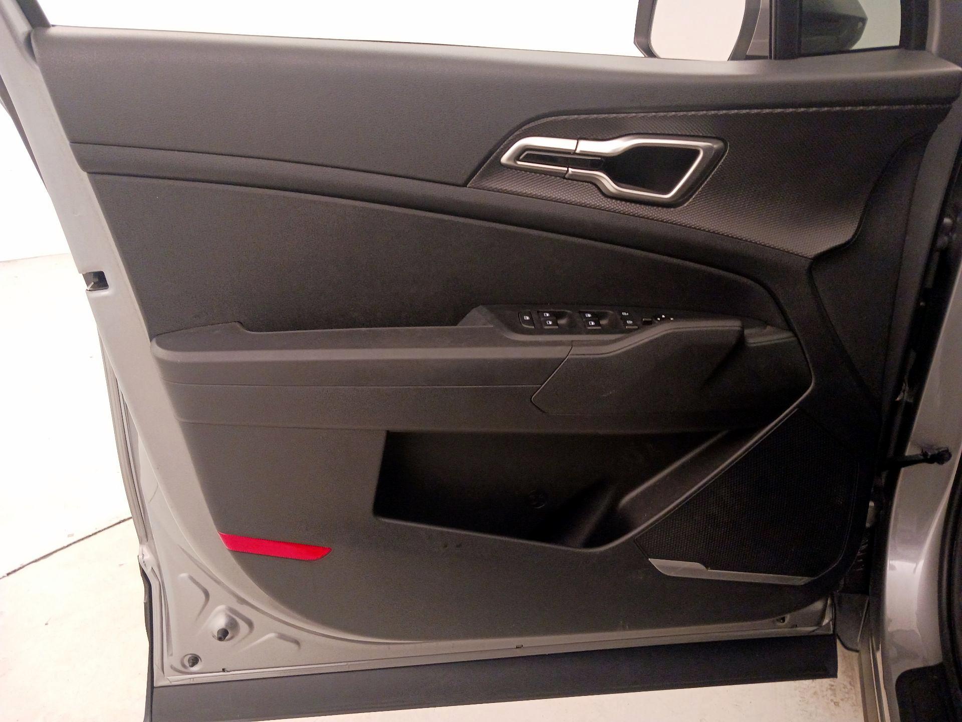 Thumbnail: 2023 Kia Sportage - 12