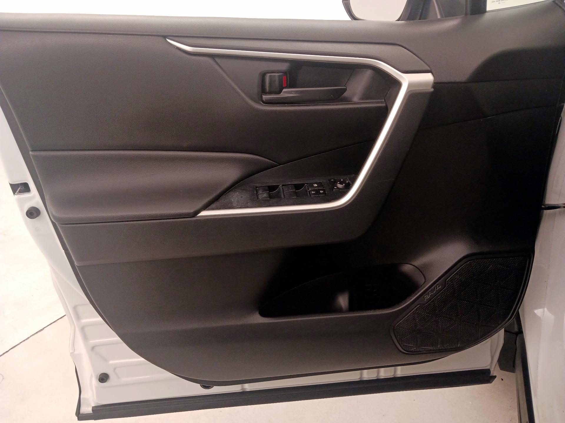 Thumbnail: 2023 Toyota RAV4 - 12