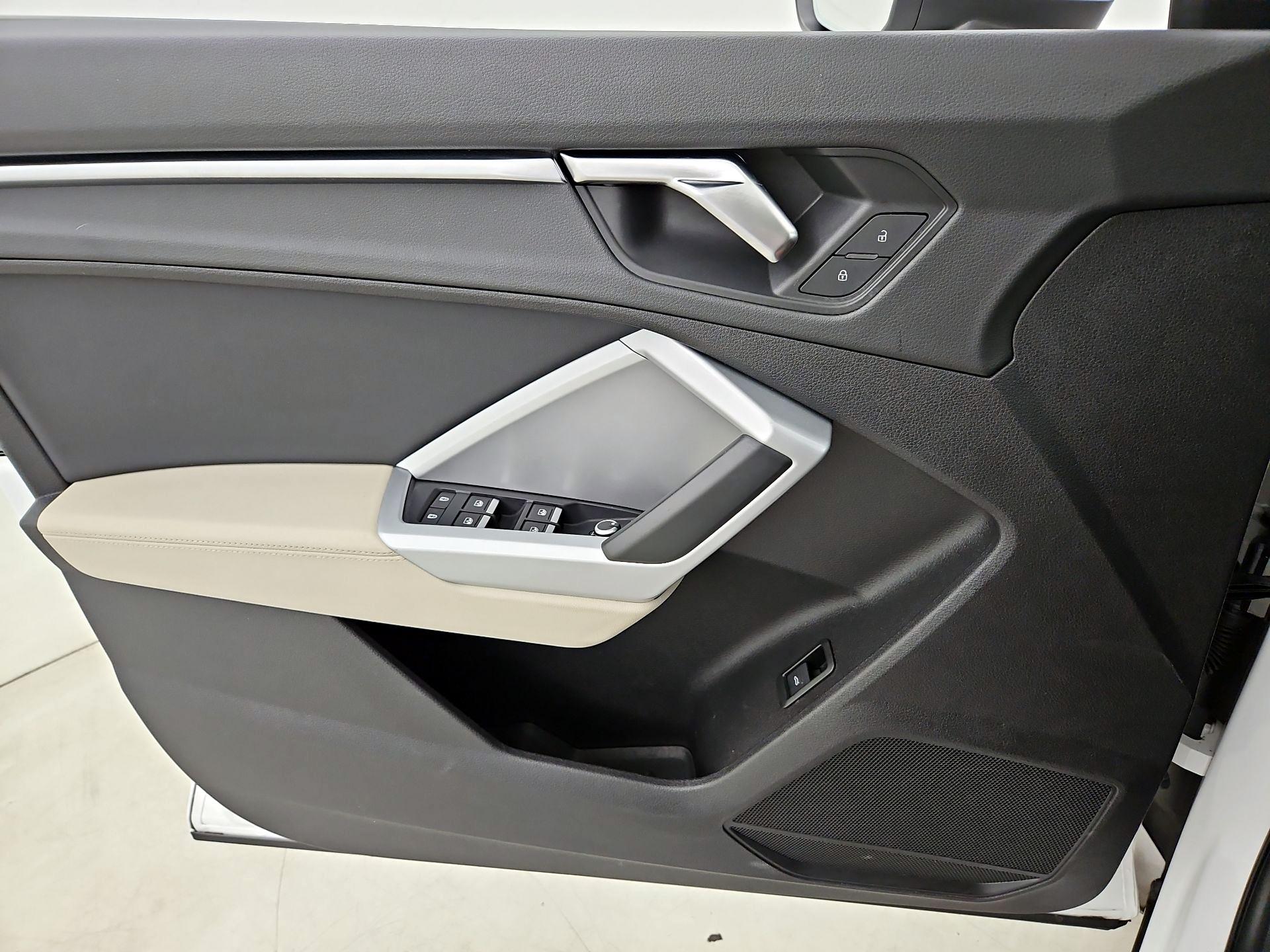 Thumbnail: 2021 Audi Q3 - 12