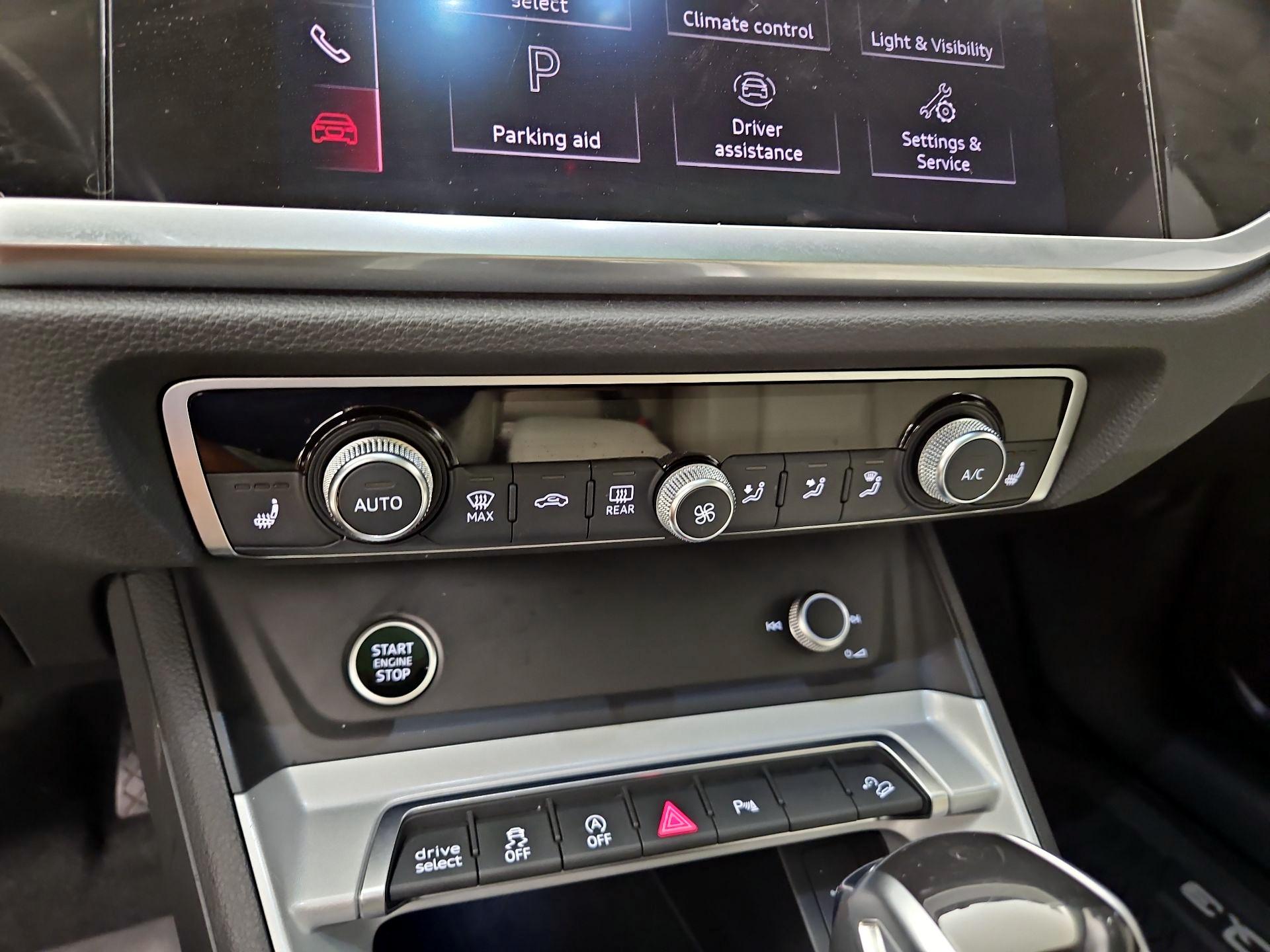 Thumbnail: 2021 Audi Q3 - 15